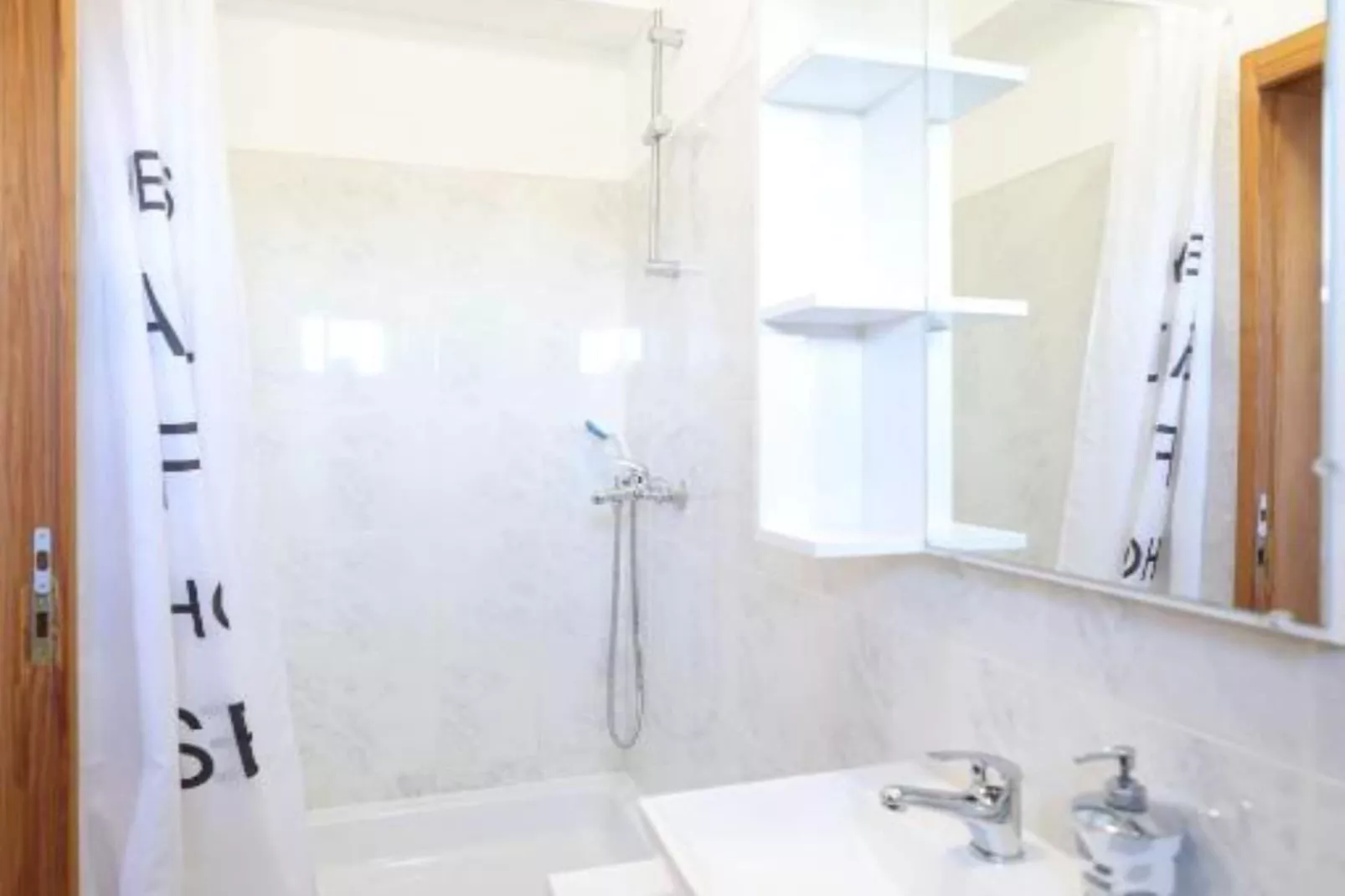 Villa Maja - Three bedroom villa with pool-Badkamer