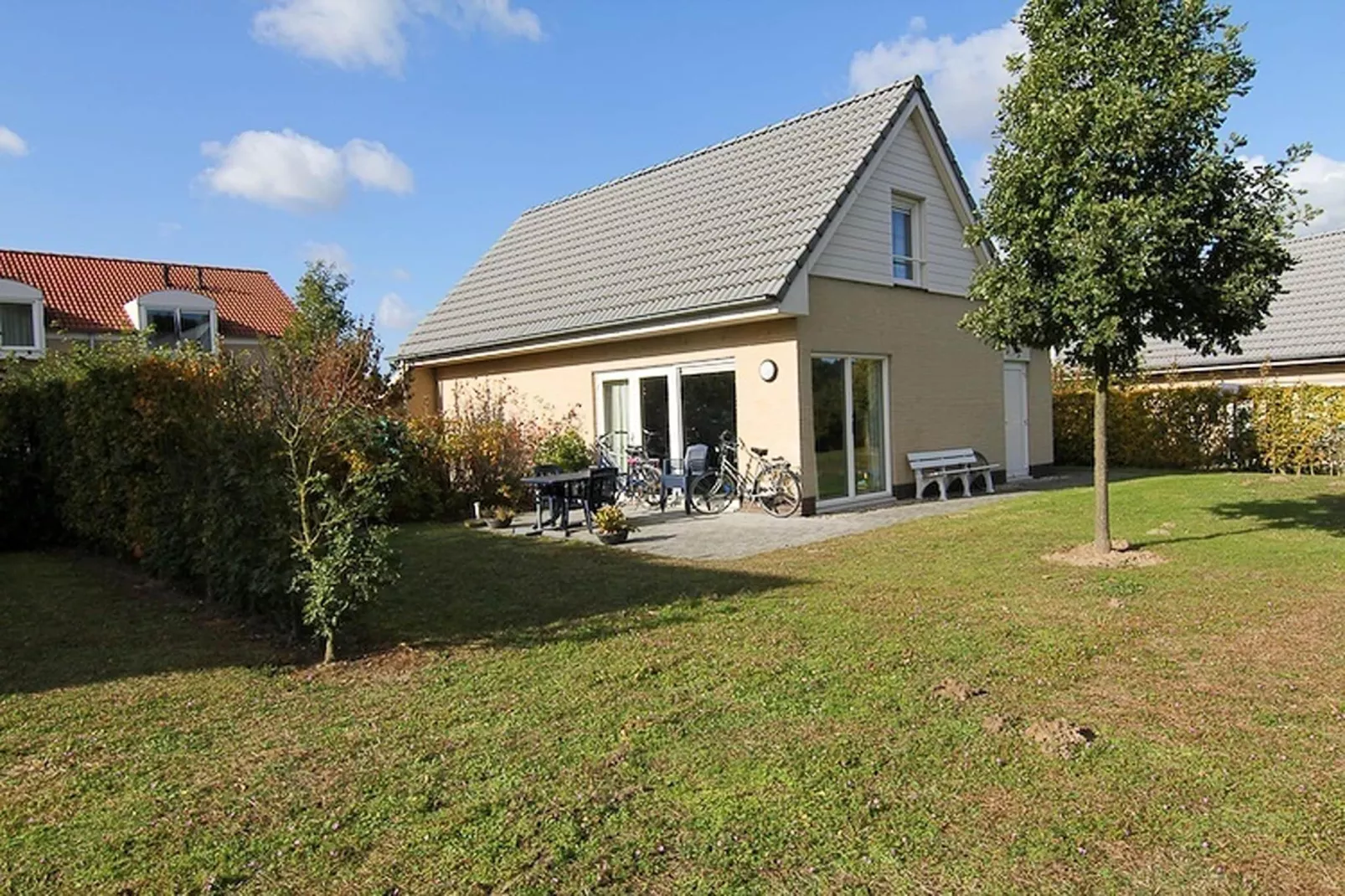 Boswoning-Buitenkant zomer