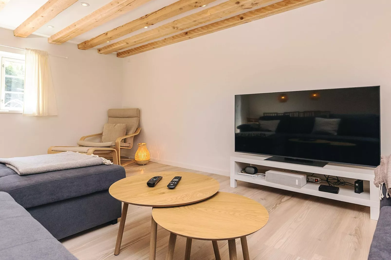 Idyllisch rietgedekt huisje-By Traum-Binnen