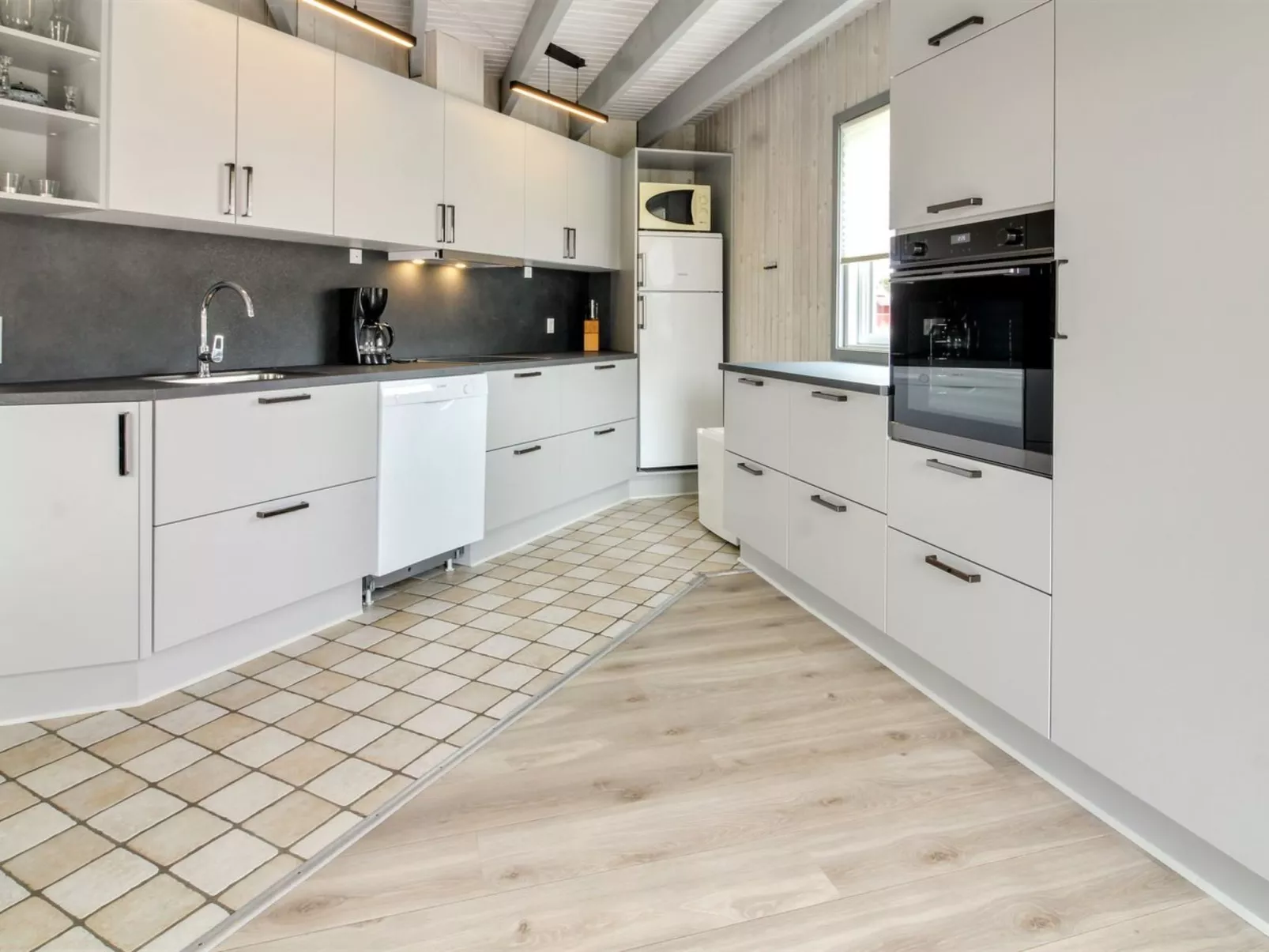 "Sunita" - 2.8km from the sea-Binnen