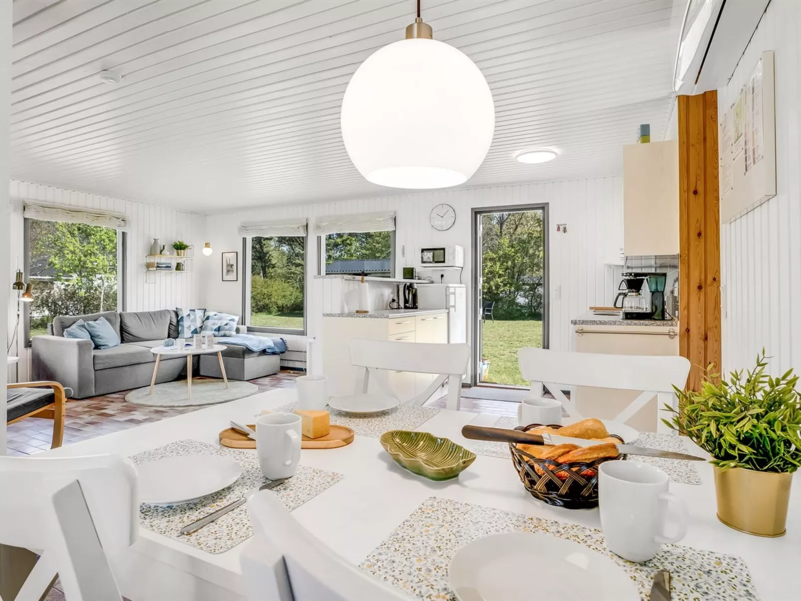 "Lars" - 250m from the sea-Binnen