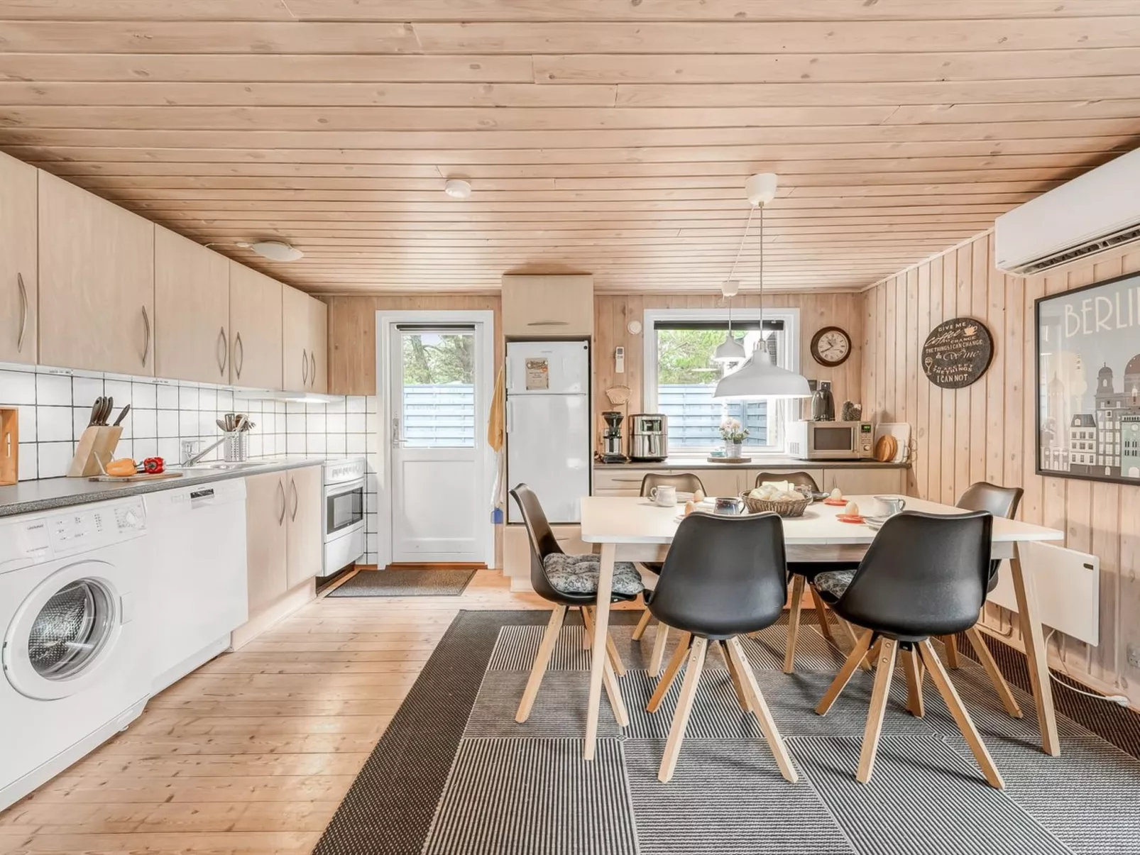 "Toimi" - 500m to the fjord-Binnen