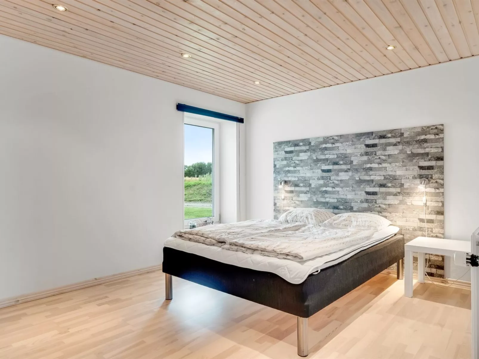 "Folkar" - 3km to the fjord-Binnen