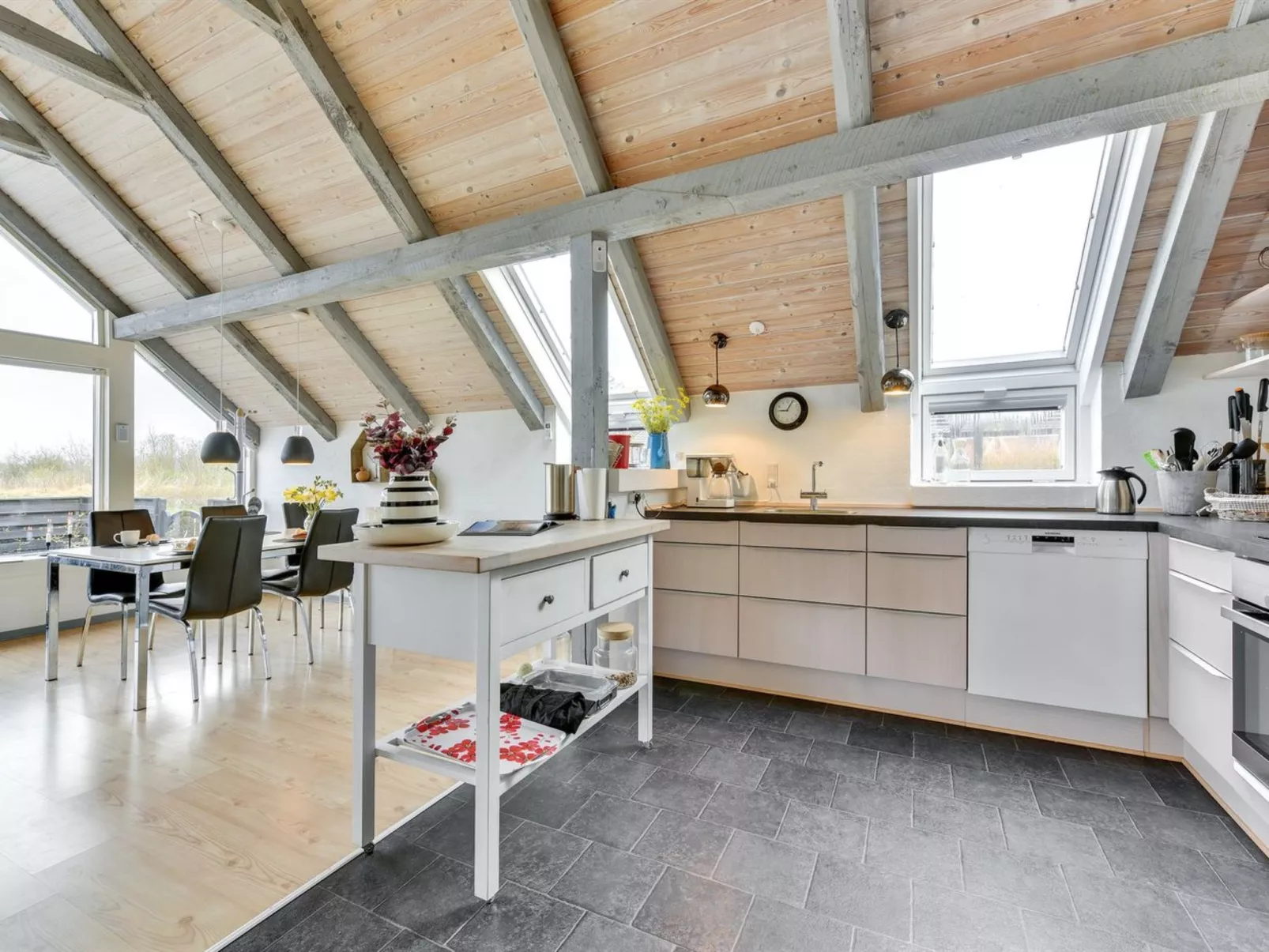 "Gizella" - 850m to the fjord-Binnen