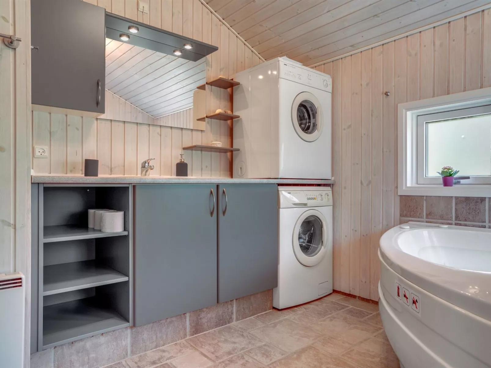 "Esaline" - 400m from the sea-Binnen