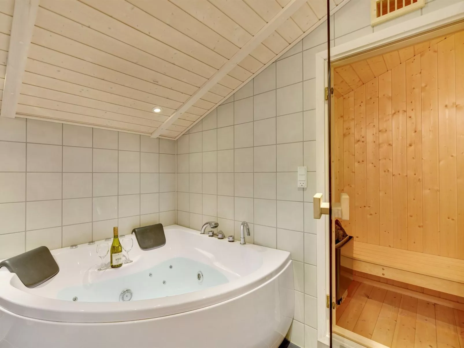 "Erza" - 500m from the sea-Binnen