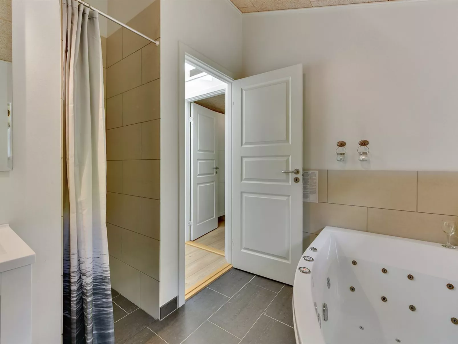 "Elena" - 800m to the fjord-Binnen