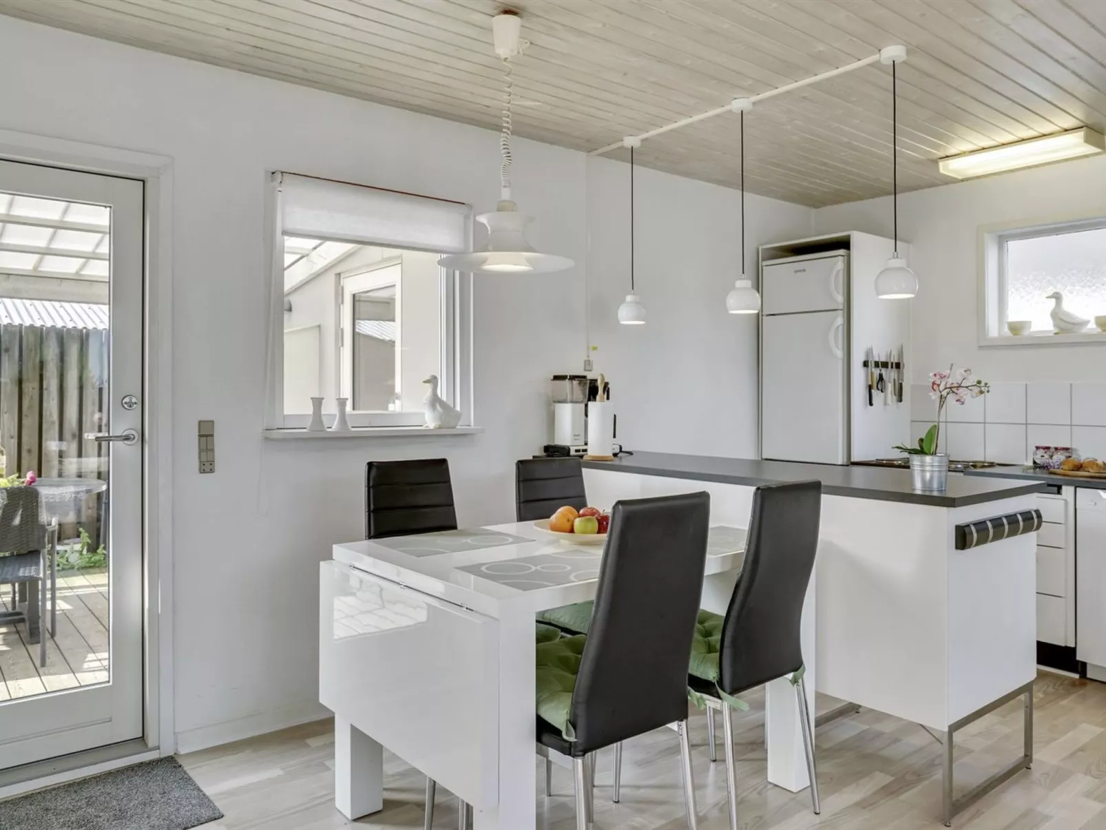 "Alvina" - 25m from the sea-Binnen