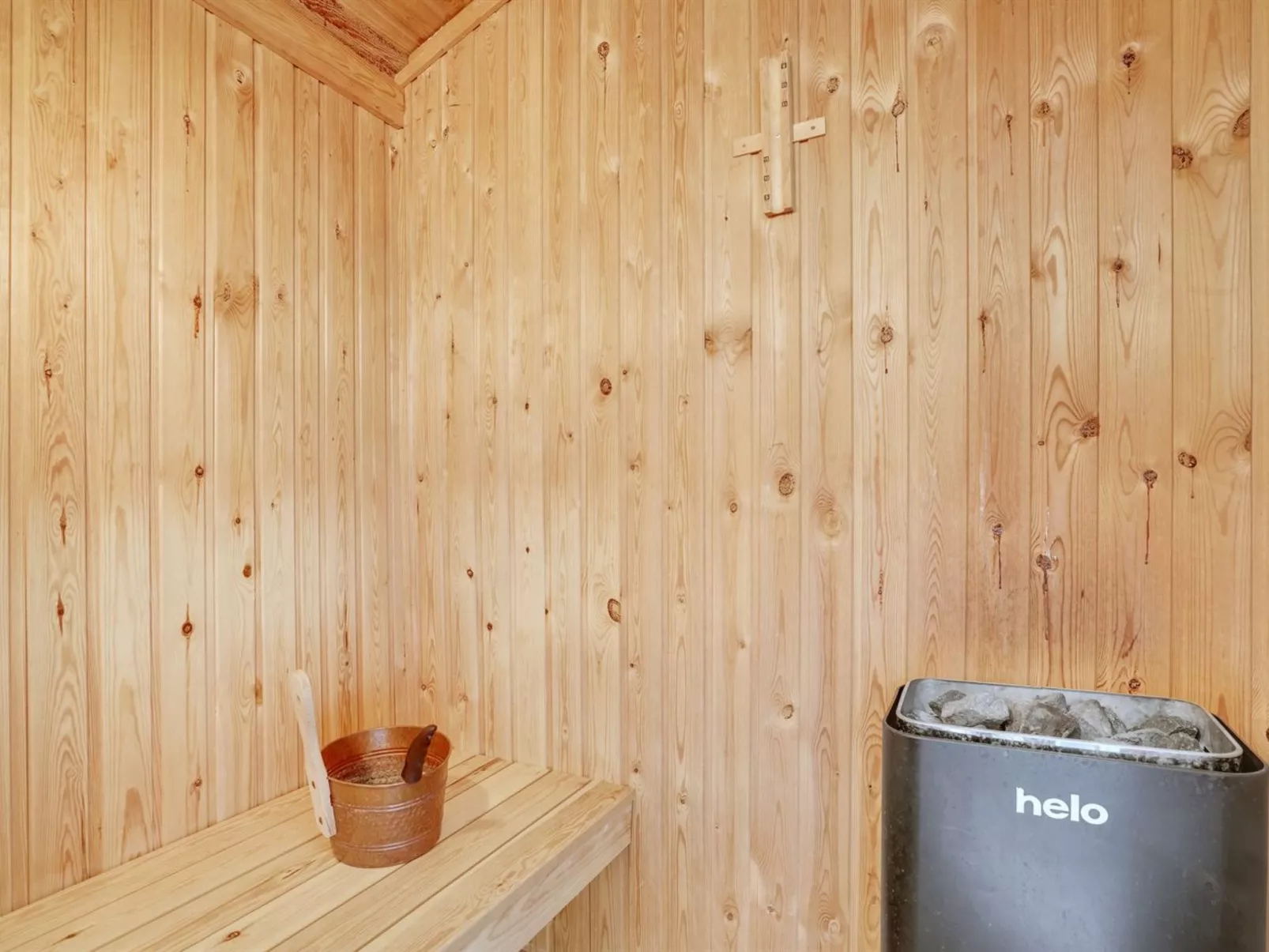 "Randulf" - 450m from the sea-Binnen