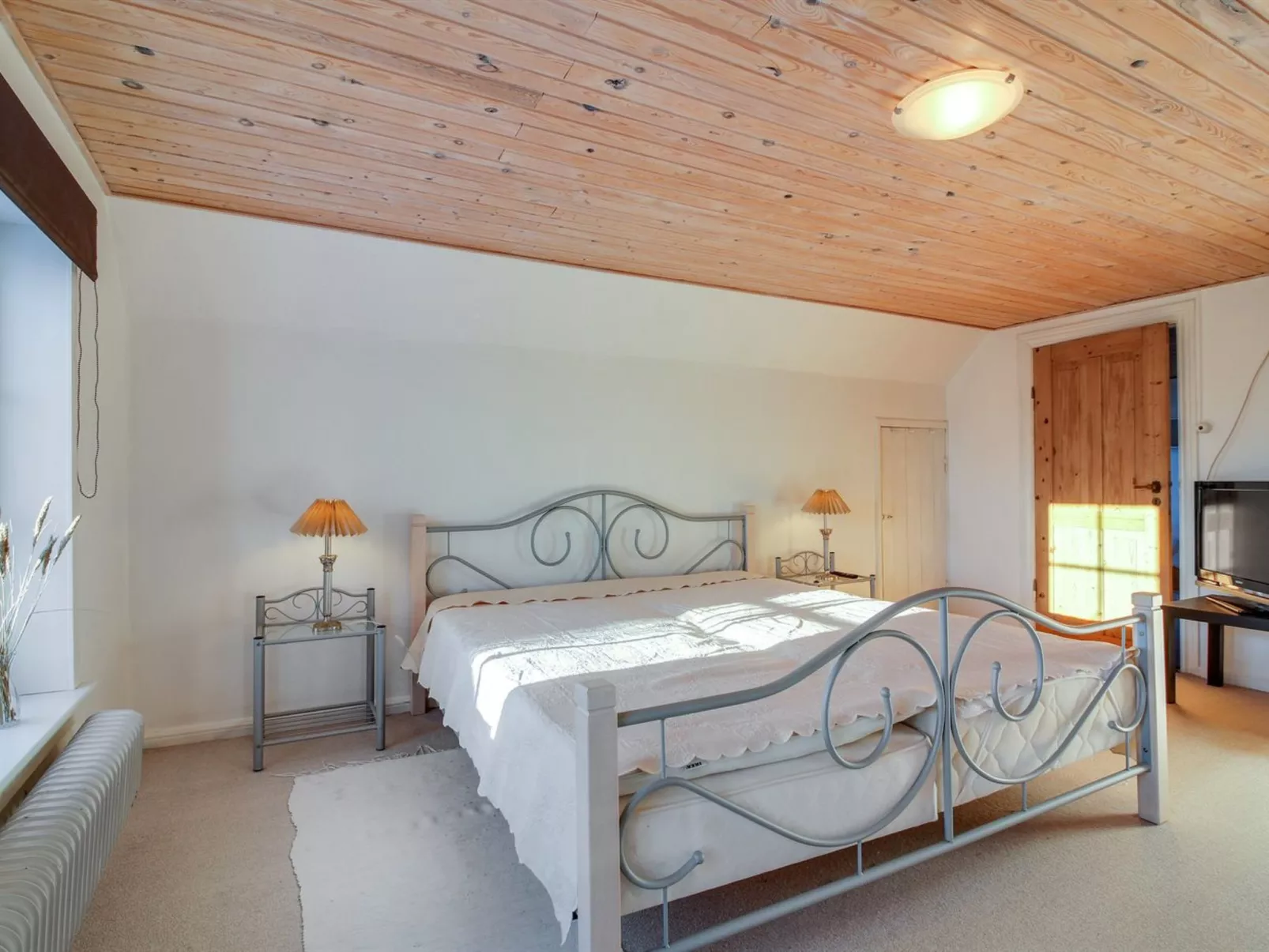 "Fraþulf" - 6km from the sea-Binnen