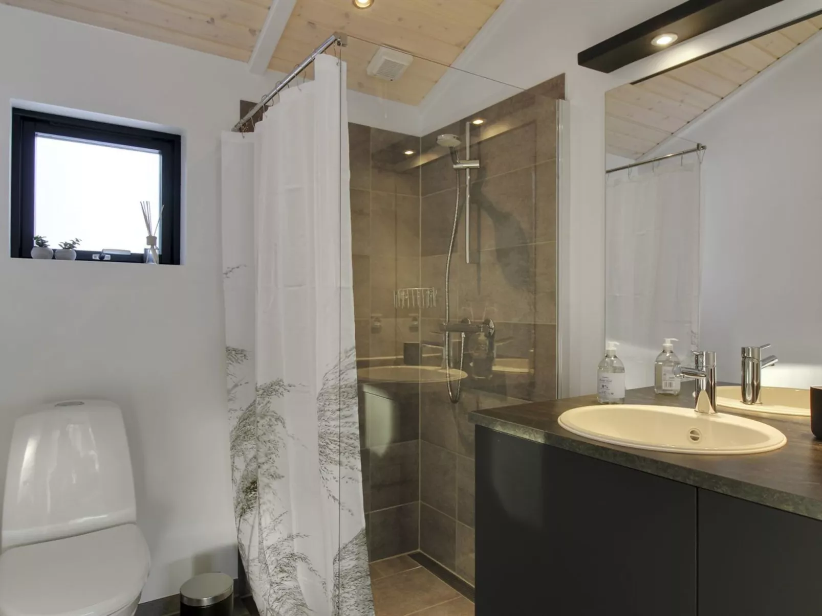 "Vanamo" - 300m from the sea-Binnen