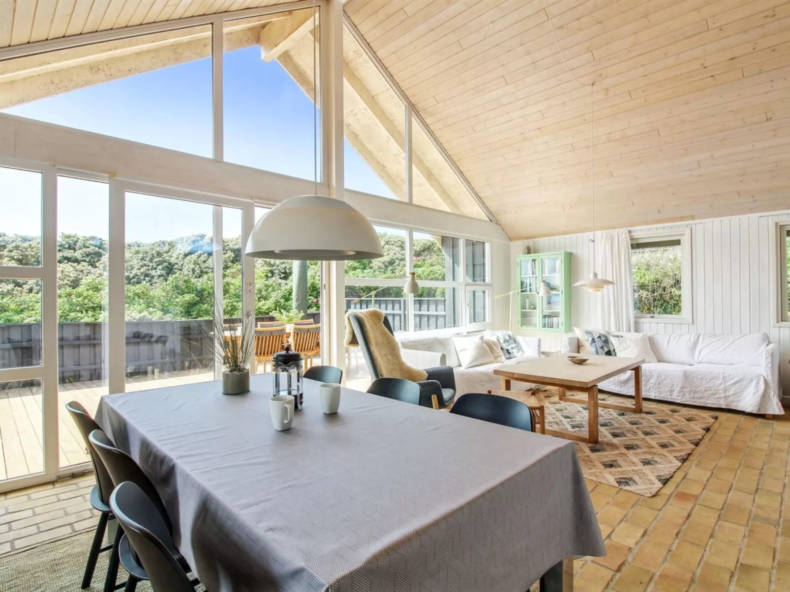 "Harry" - 100m from the sea-Binnen