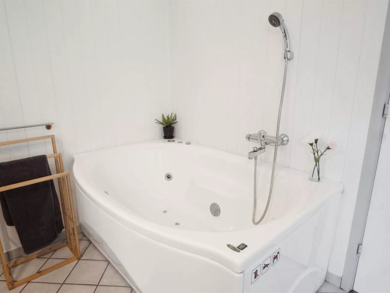 "Haralda" - 300m from the sea-Binnen