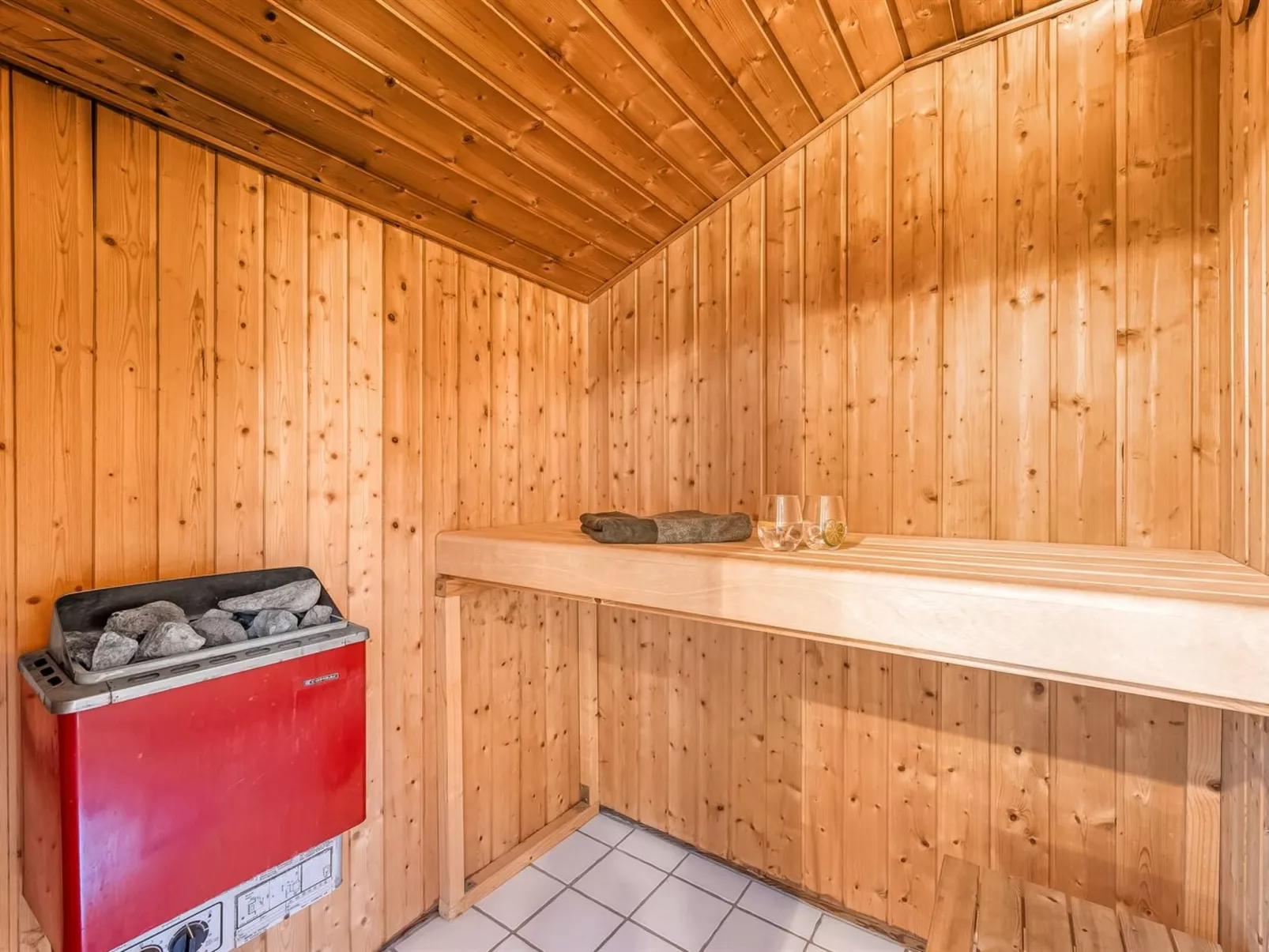 "Hjalma" -  from the sea-Binnen