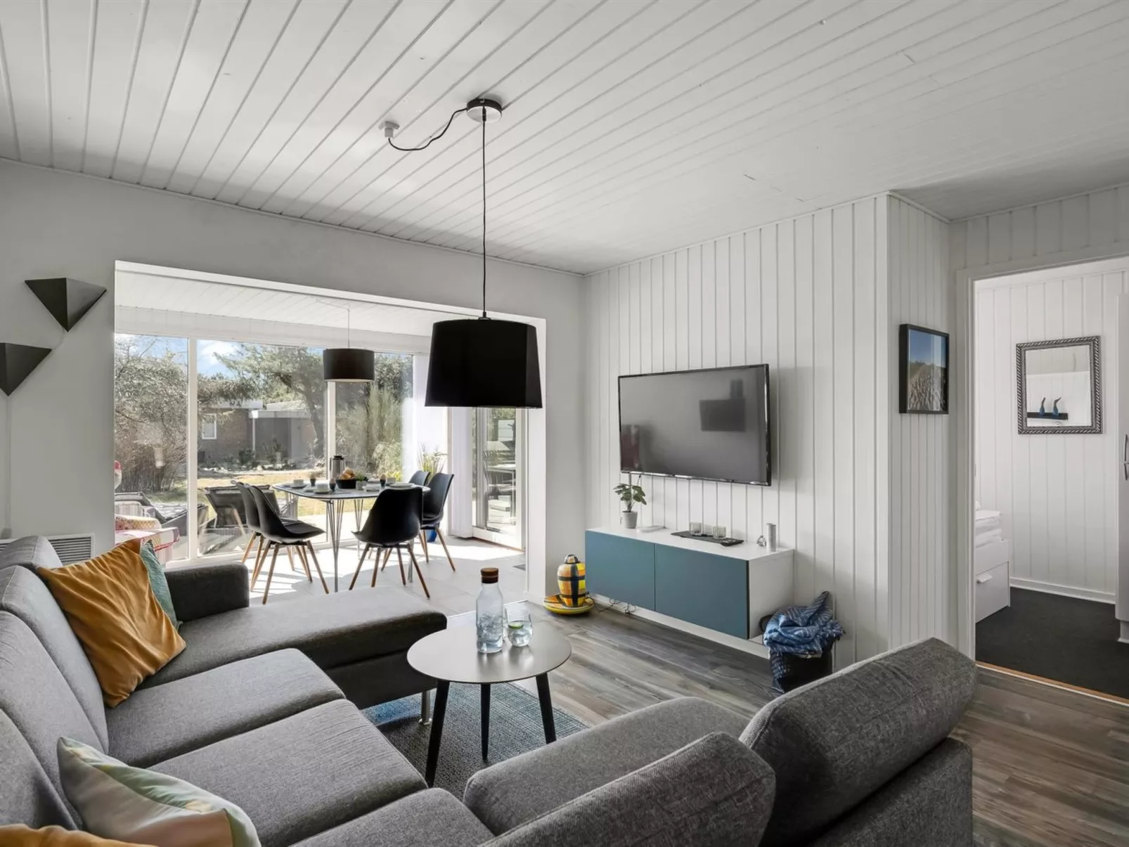 "Clemence" - 900m from the sea-Binnen