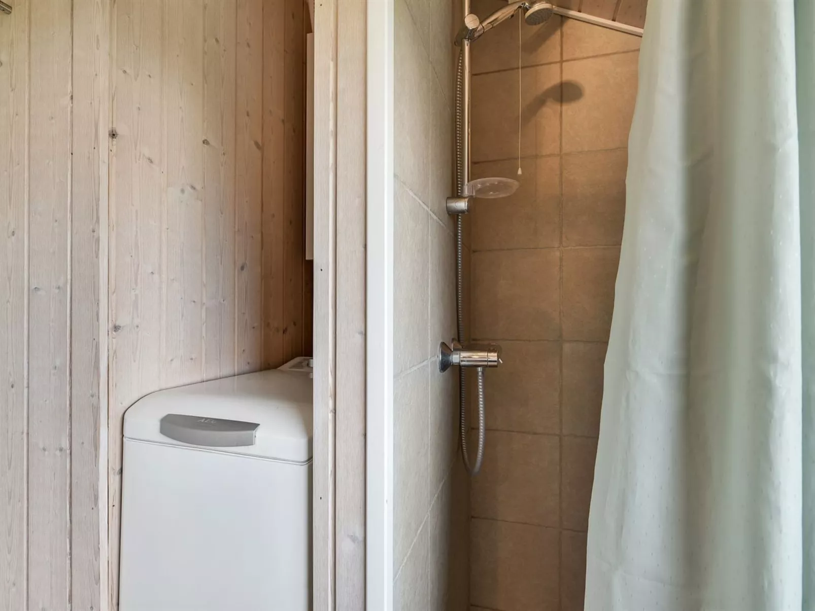 "Rathi" - 250m from the sea-Binnen