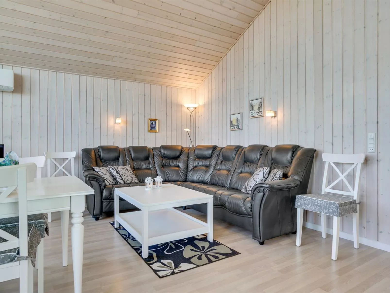 "Hubert" - 150m from the sea-Binnen