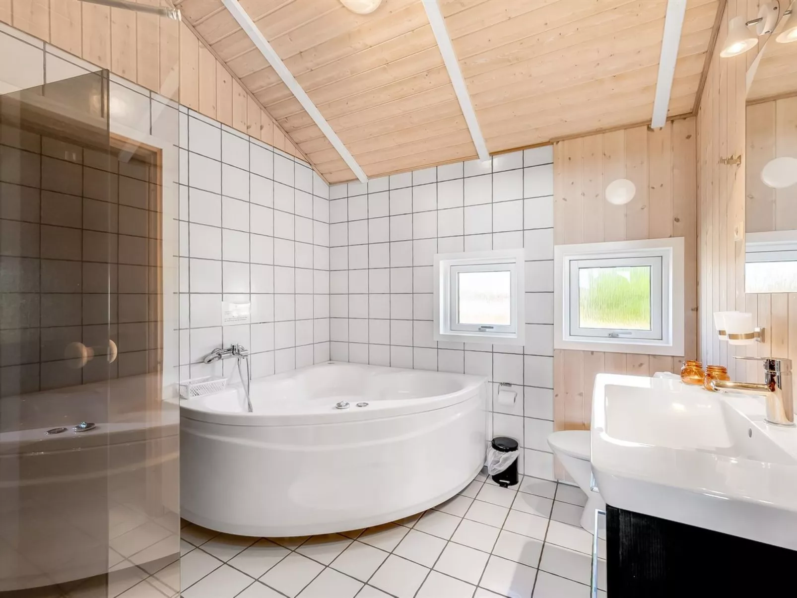 "Sylta" -  from the sea-Binnen