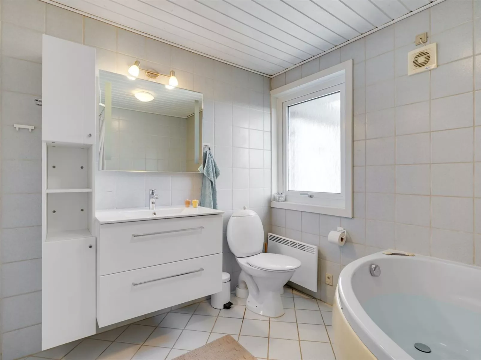 "Ozeana" -  from the sea-Binnen