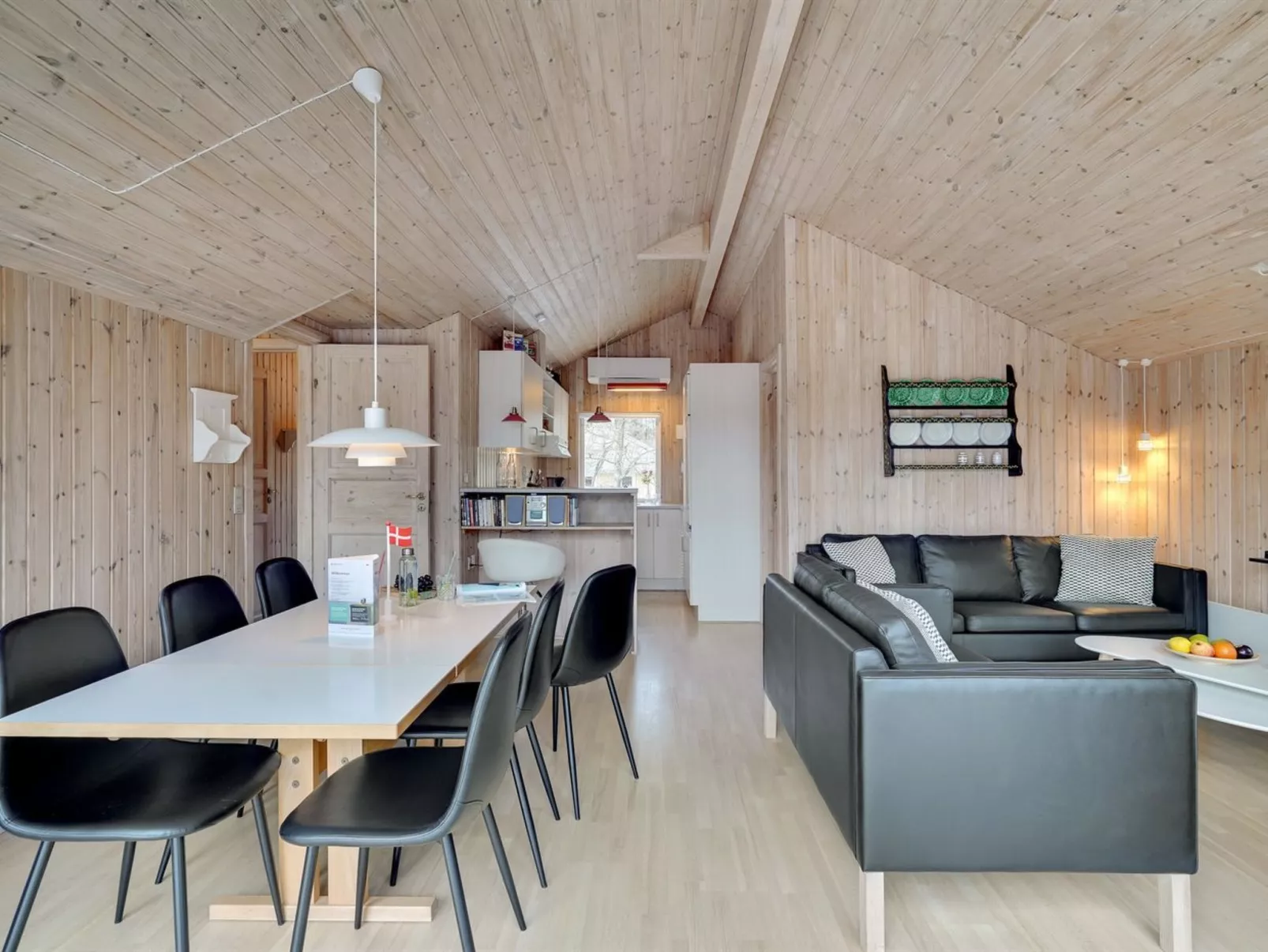 "Halla" - 200m to the fjord-Binnen