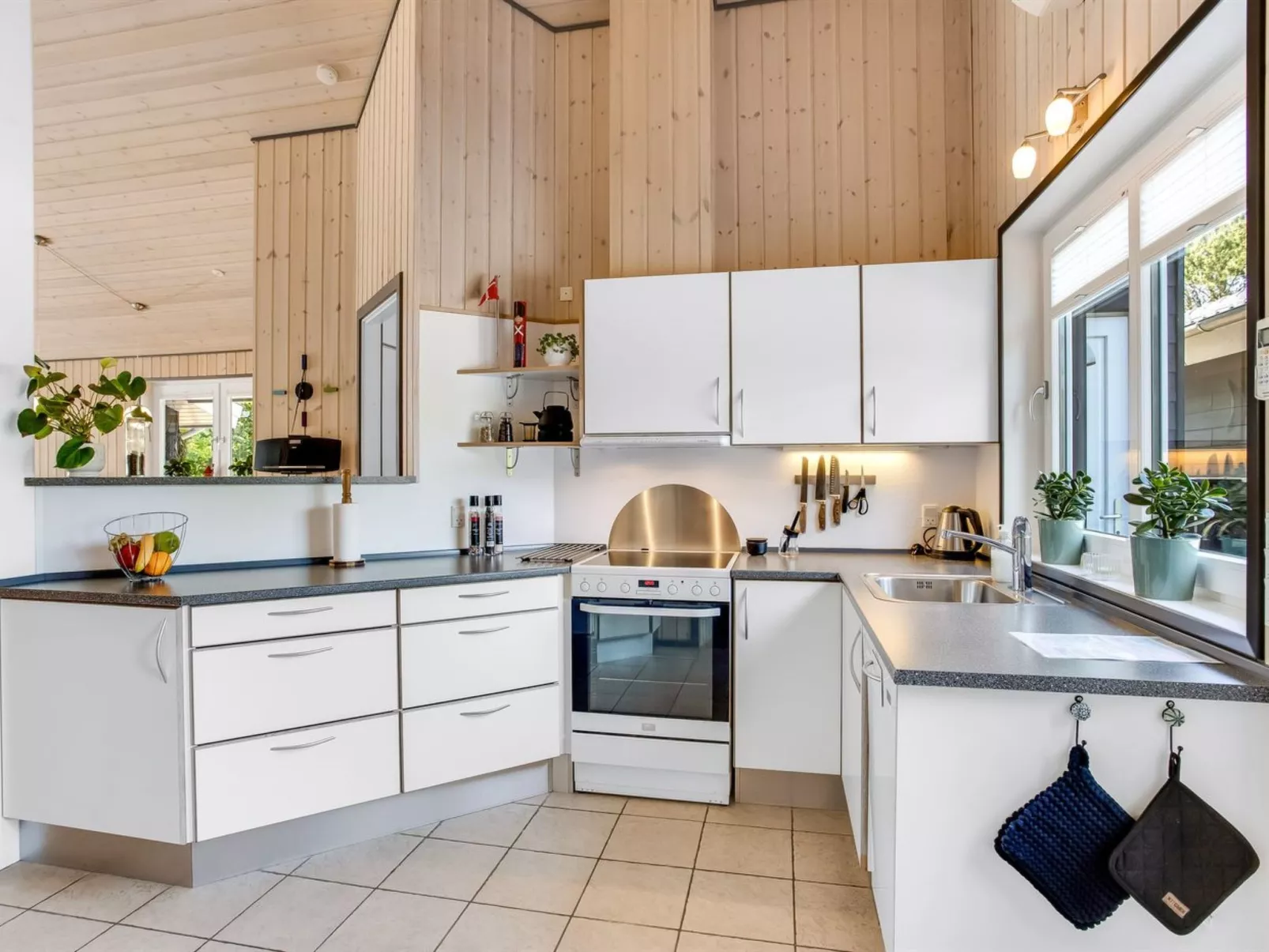 "Gylla" - 12km from the sea-Binnen