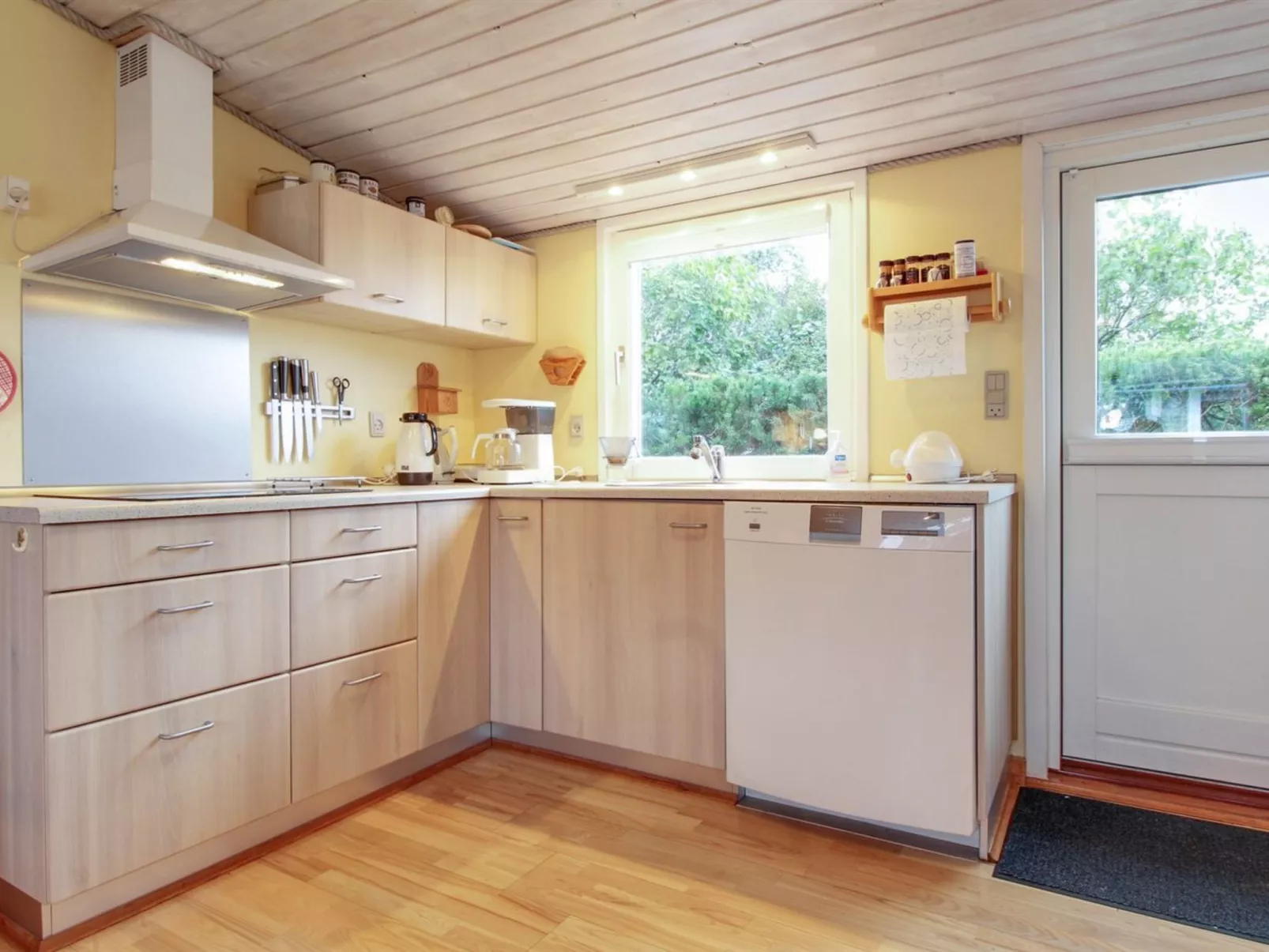 "Lilibeth" - 300m from the sea-Binnen