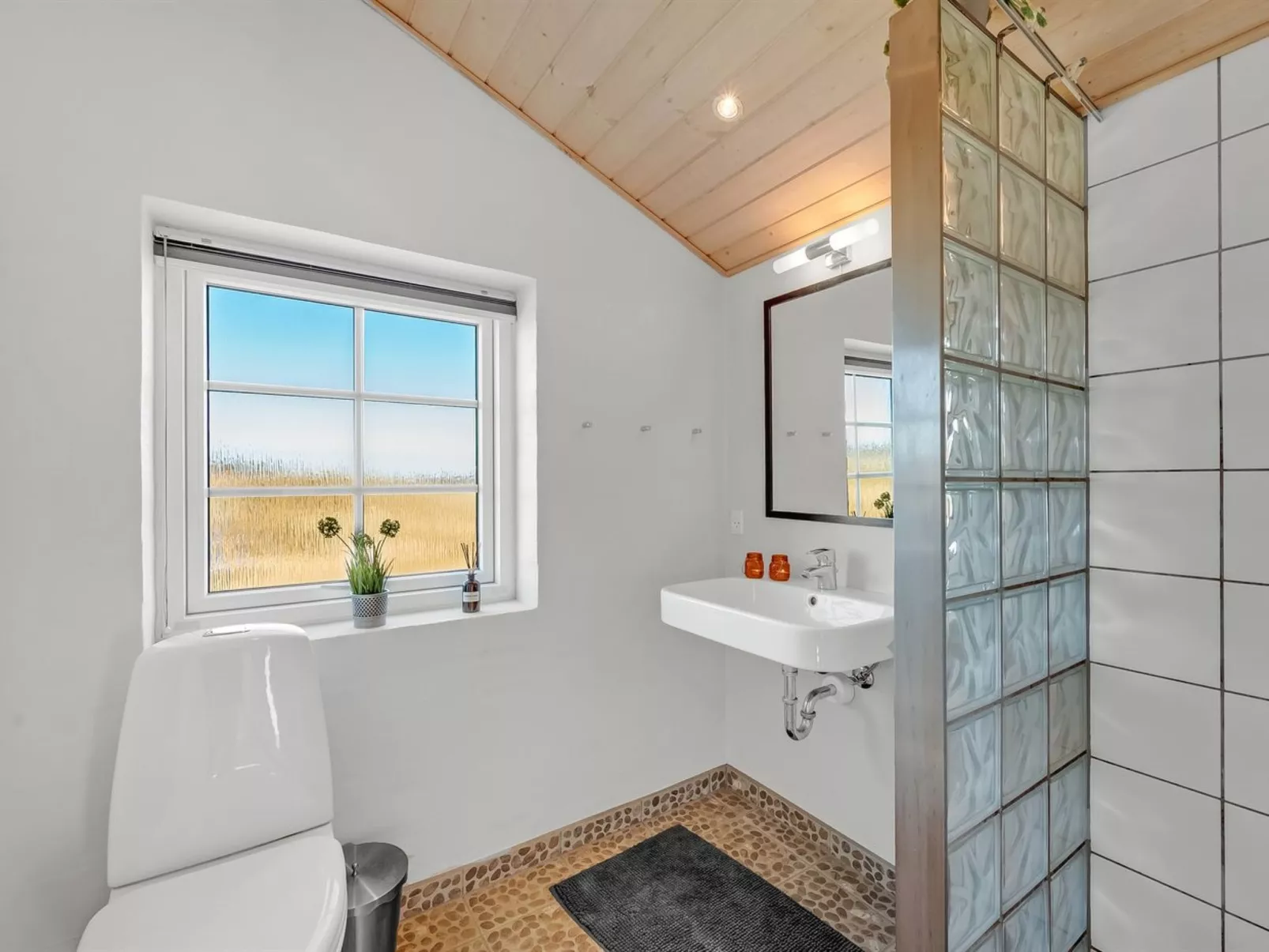 "Hærulf" - 300m from the sea-Binnen