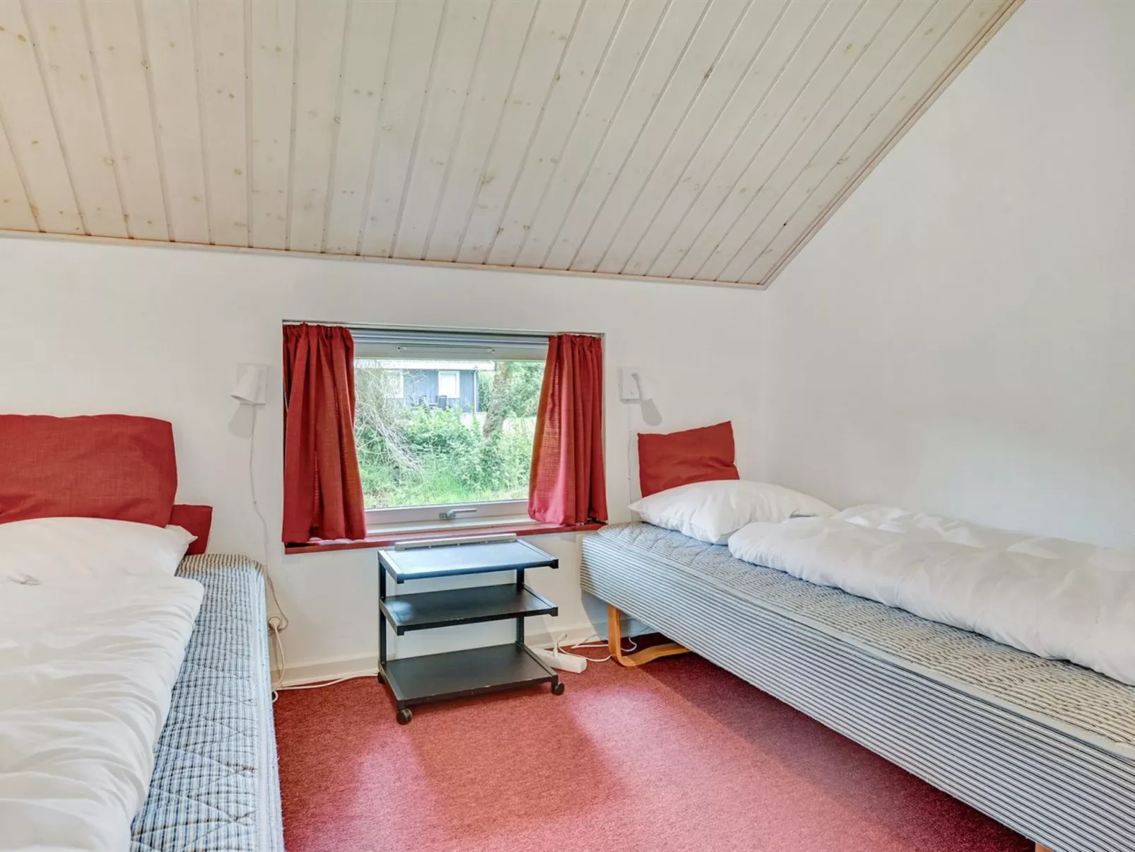 "Emly" - 1.1km from the sea-Binnen