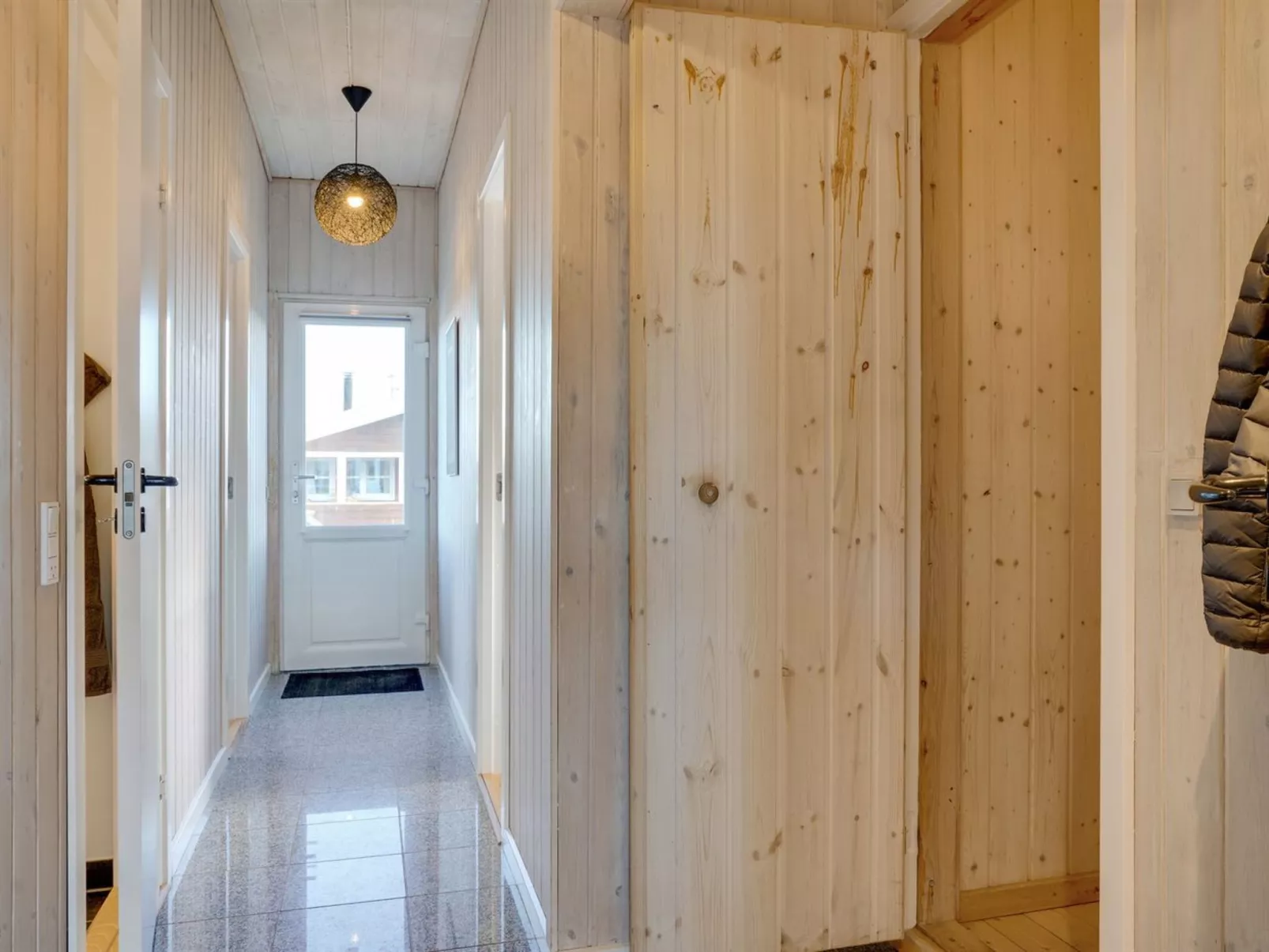 "Marissa" - 200m from the sea-Binnen