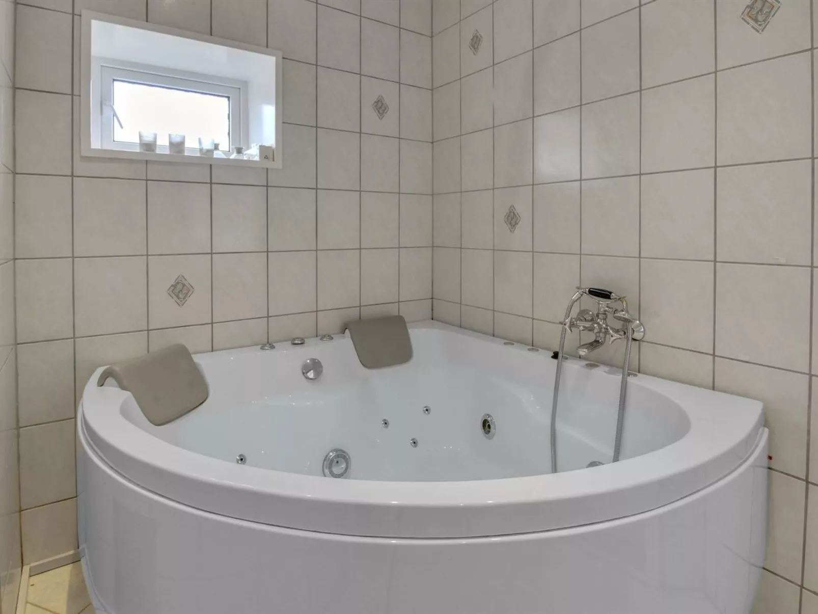 "Juuso" - 20km from the sea-Binnen