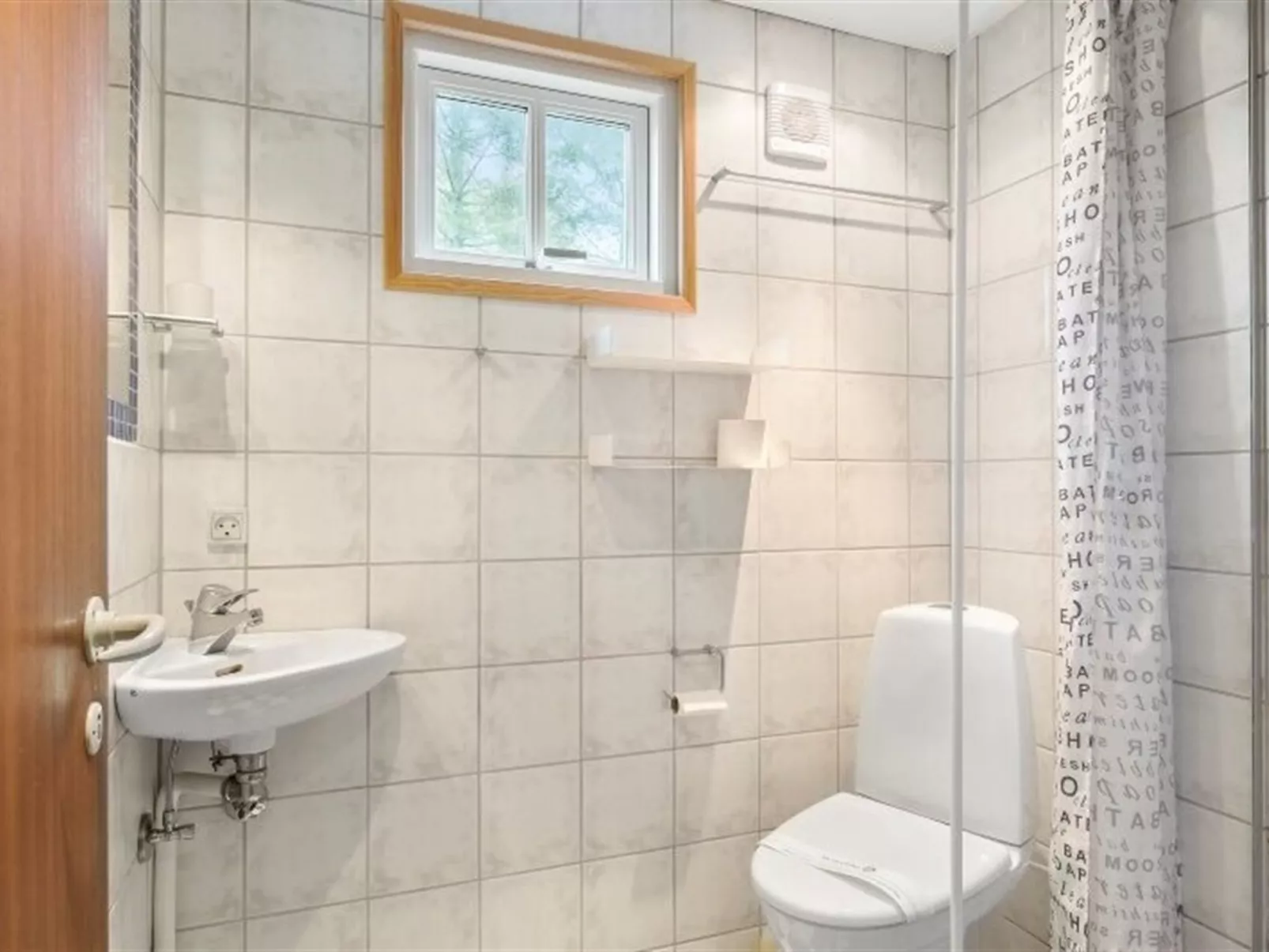 "Ingalise" - 500m from the sea-Binnen