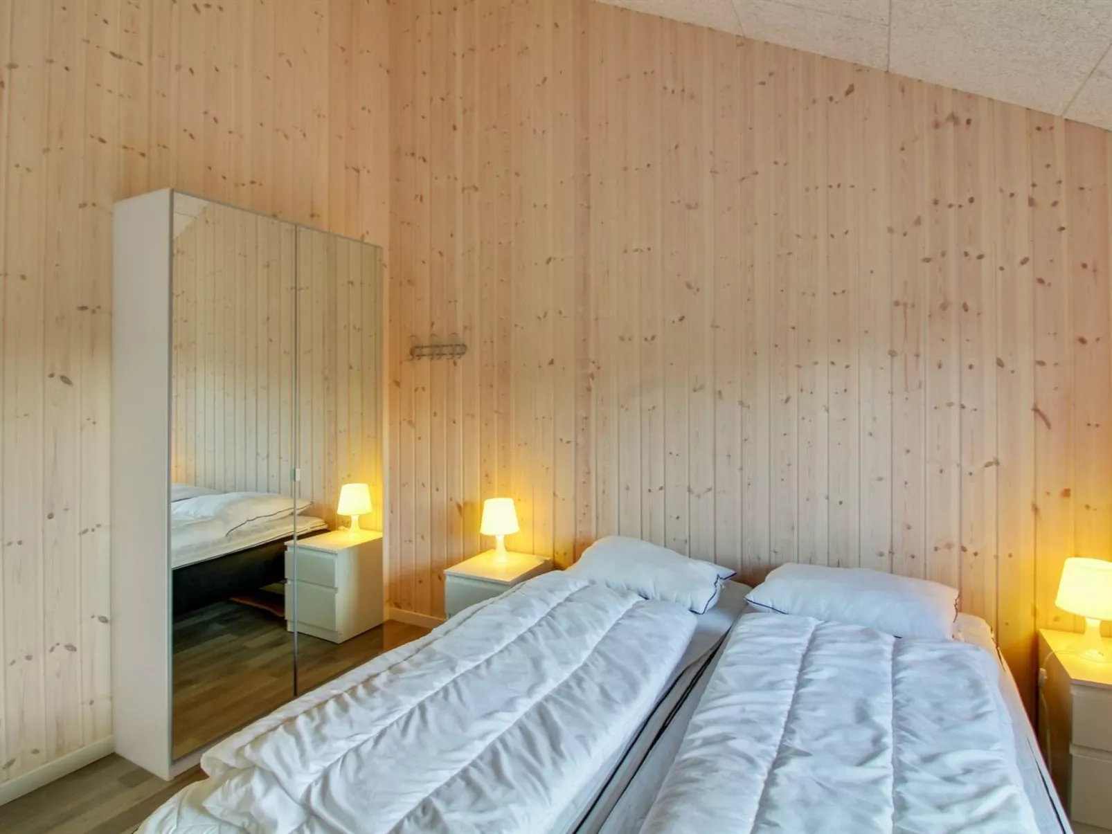 "Ethel" - 1.5km to the fjord-Binnen