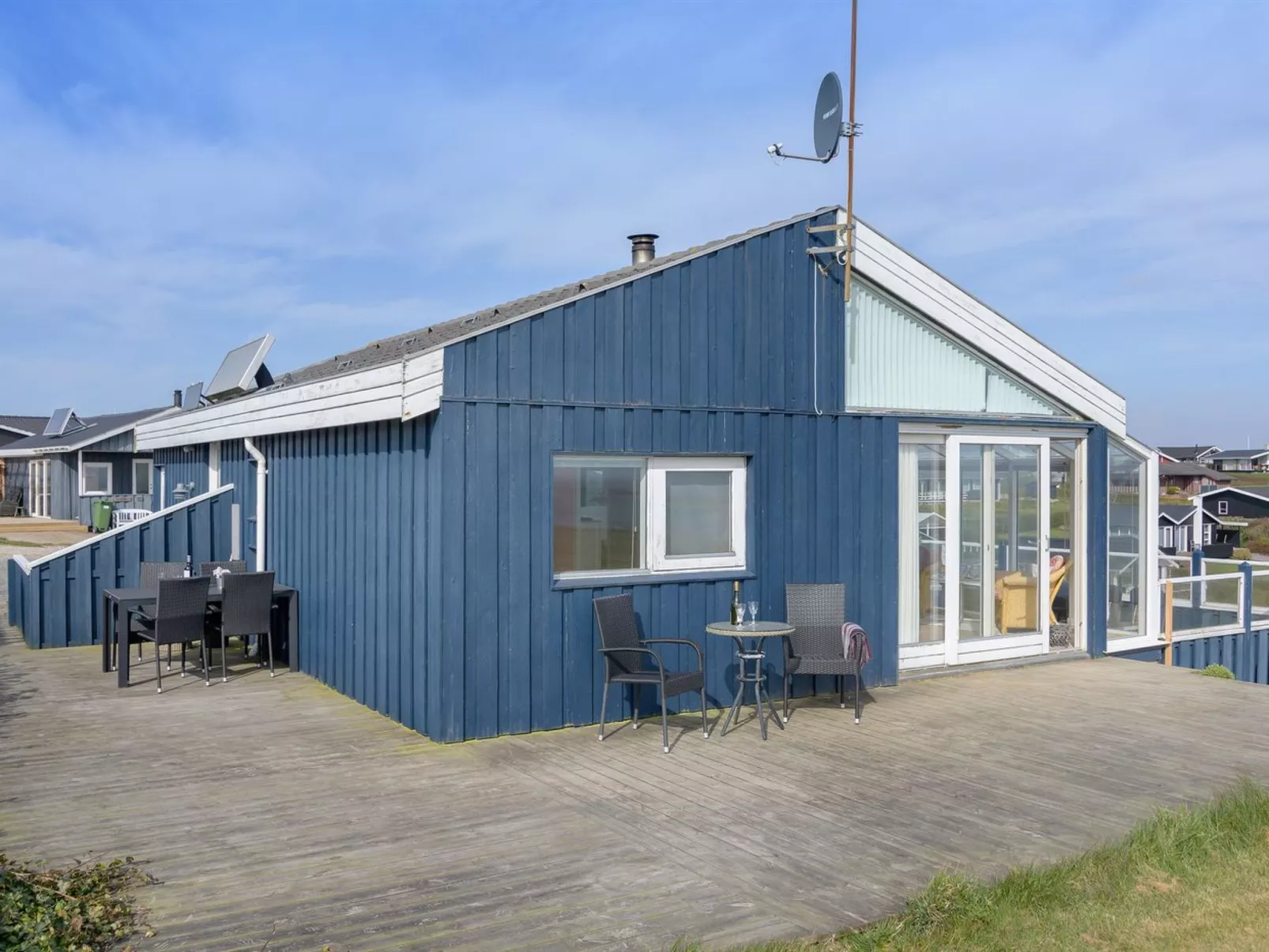 "Rajna" - 95m to the fjord-Buiten