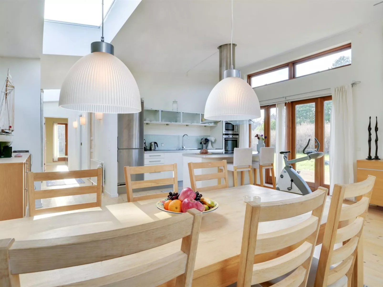 "Esta" -  from the sea-Binnen