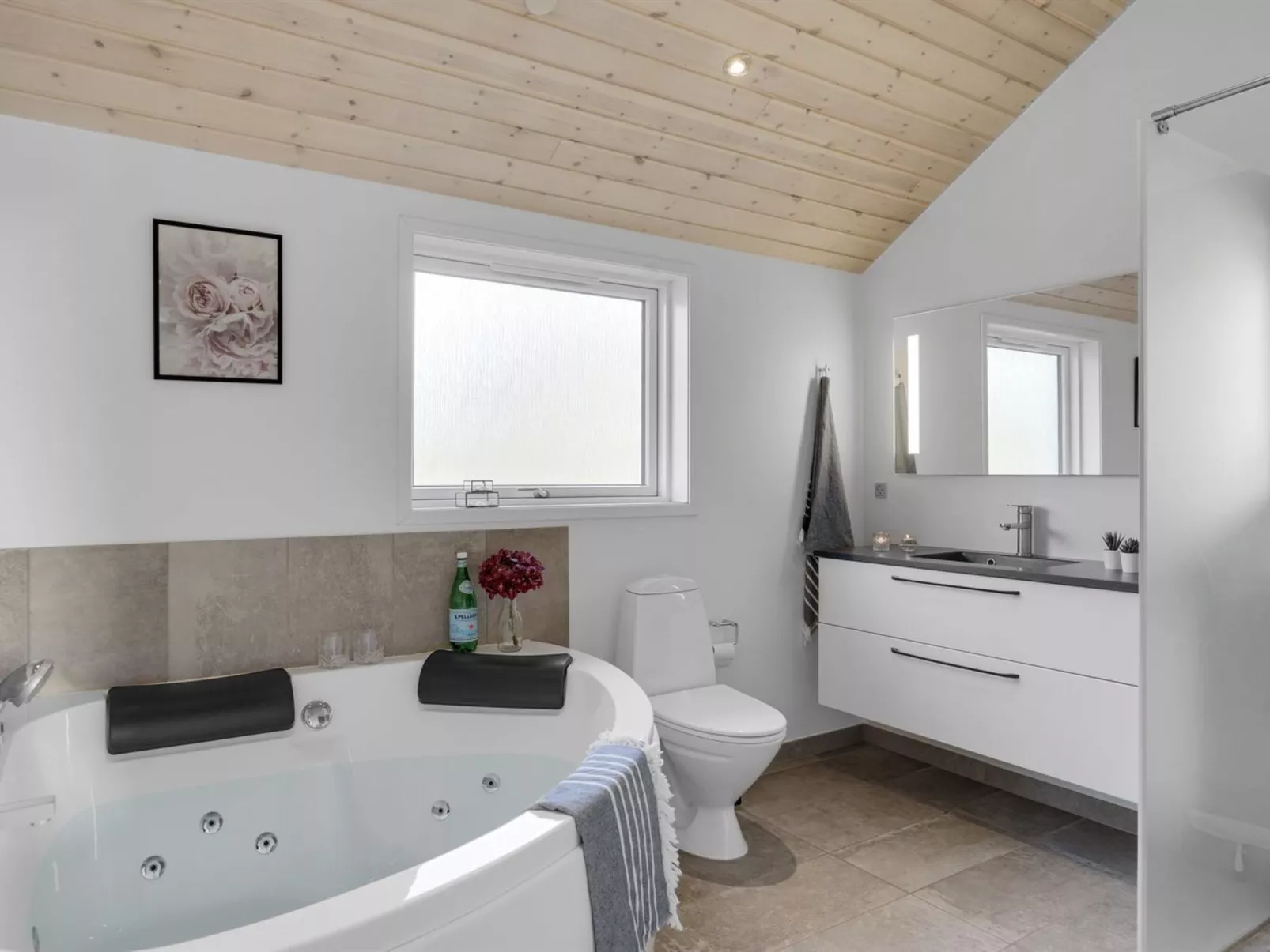 "Swavi" -  from the sea-Binnen