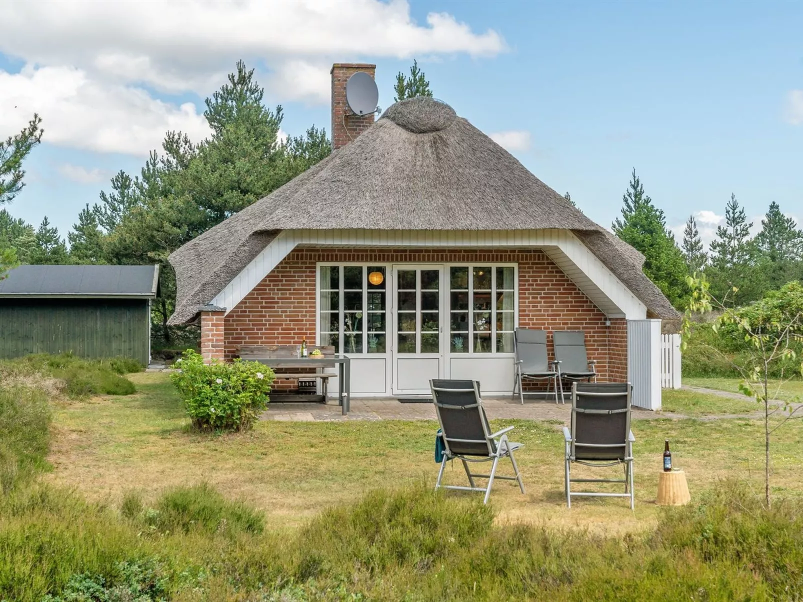 "Hakun" - 4km from the sea-Buiten