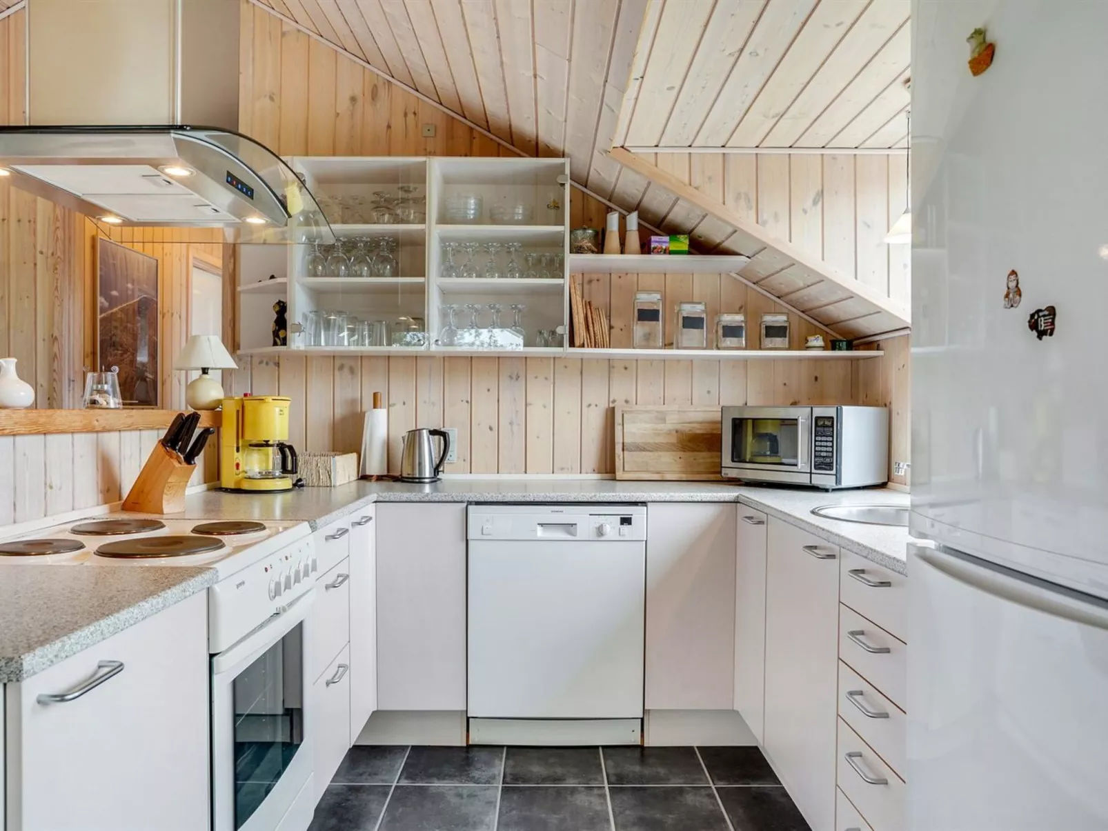 "Medard" - 2km from the sea-Binnen