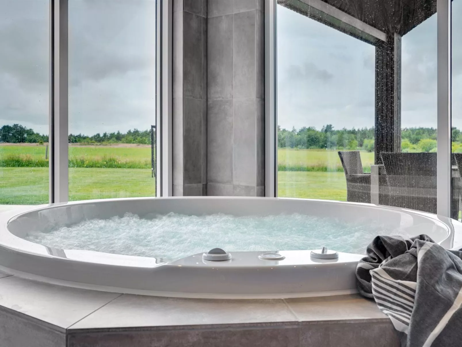 "Fridel" - 4km from the sea-Binnen