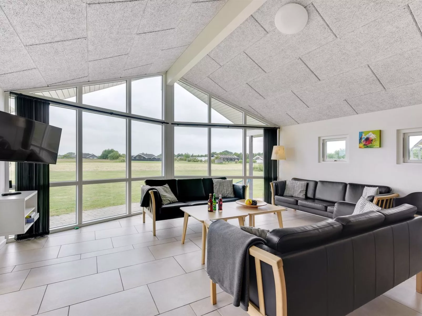 "Finja" - 500m from the sea-Binnen