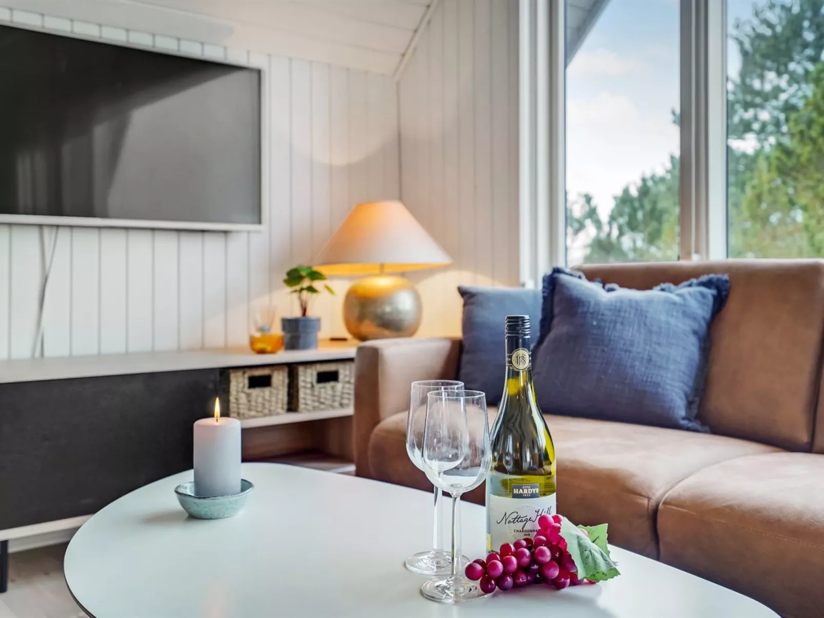 "Edvi" - 1.6km from the sea-Binnen