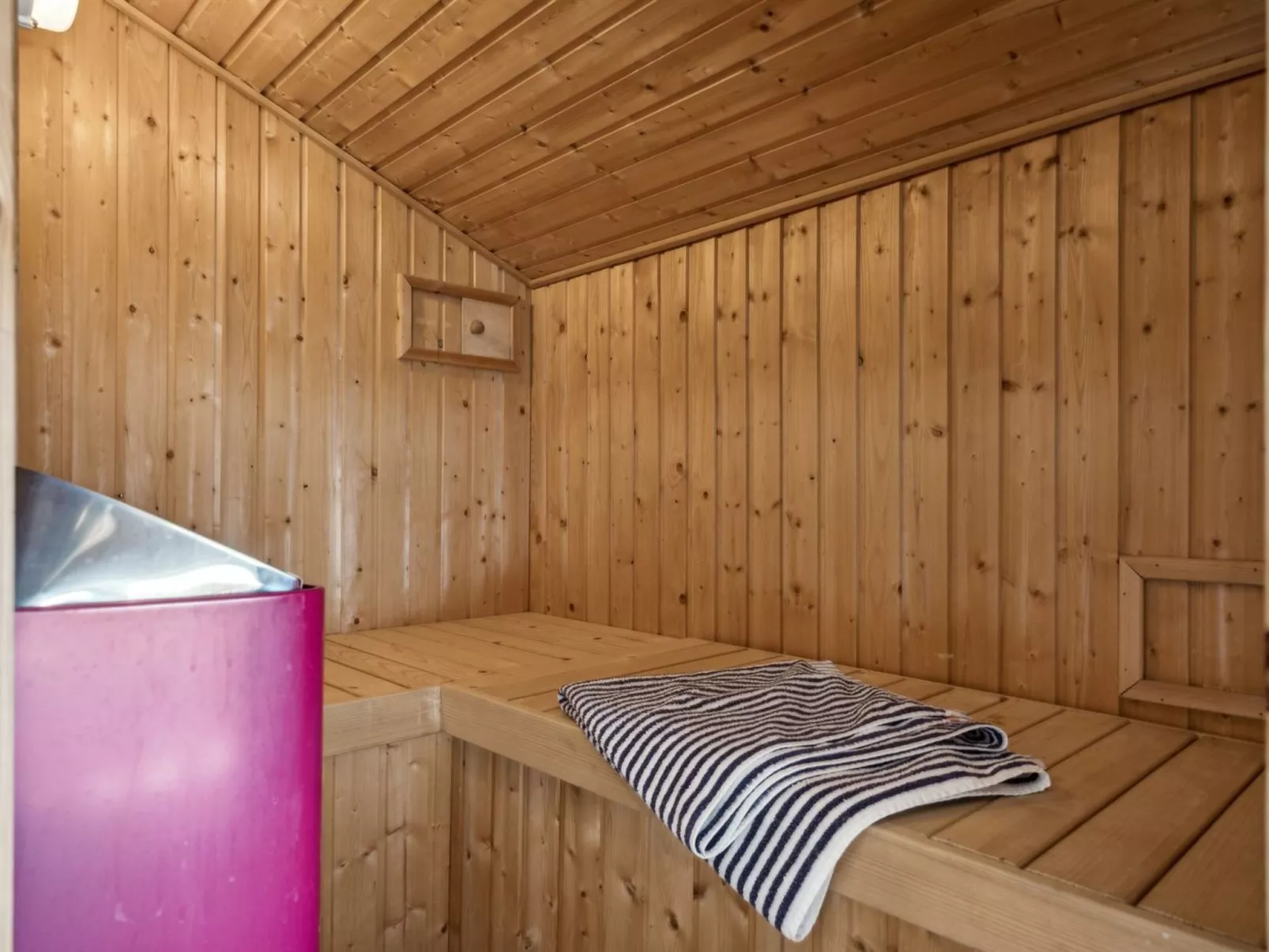 "Danica" - 175m from the sea-Binnen