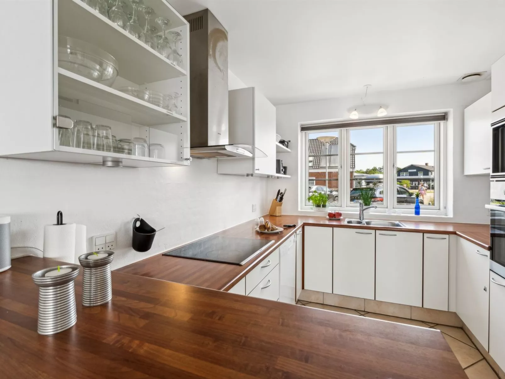 "Langsom" - 100m from the sea-Binnen