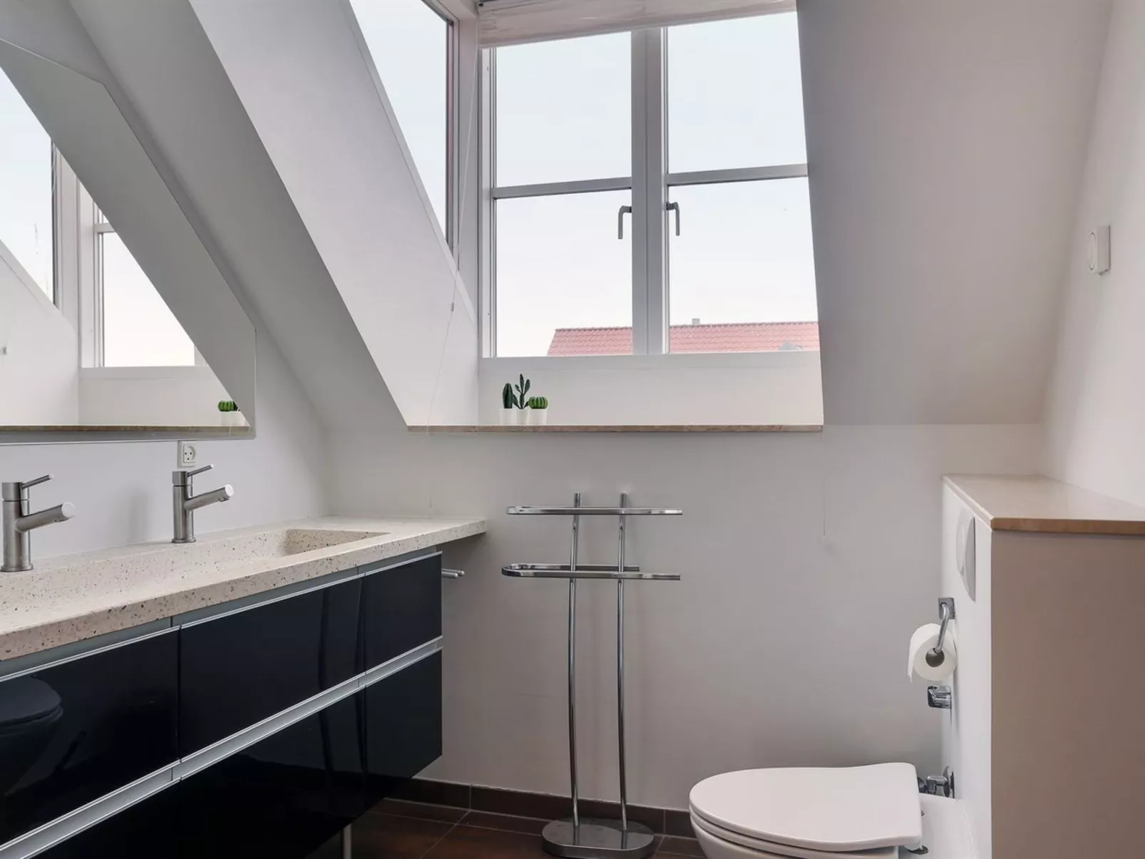 "Femme" - 15m from the sea-Binnen