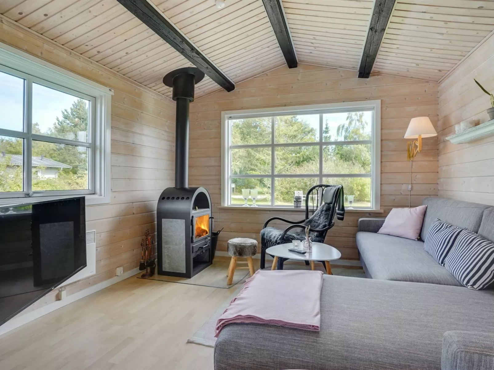 "Botwith" - 400m from the sea-Binnen