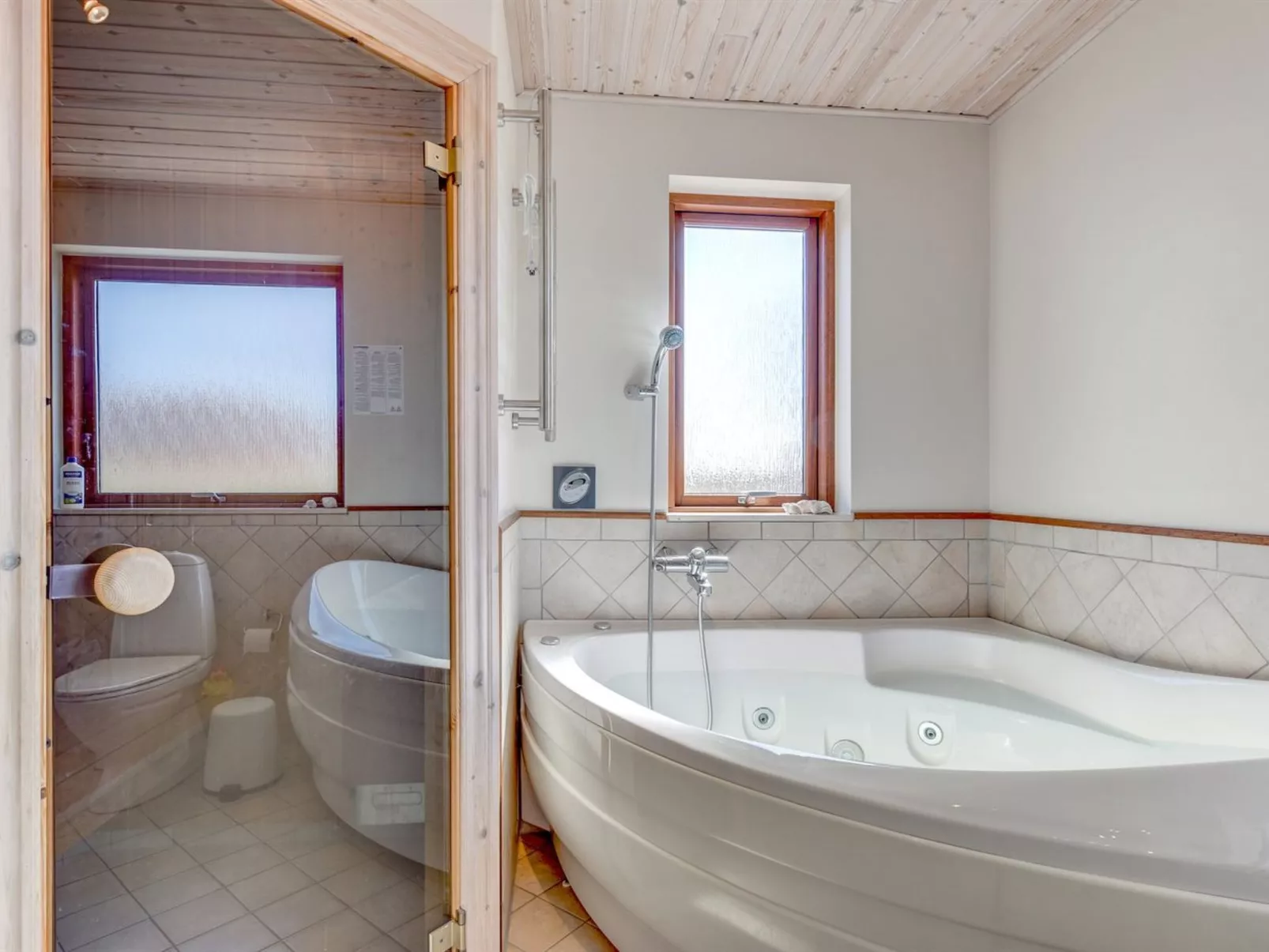 "Arngrim" - 100m from the sea-Binnen