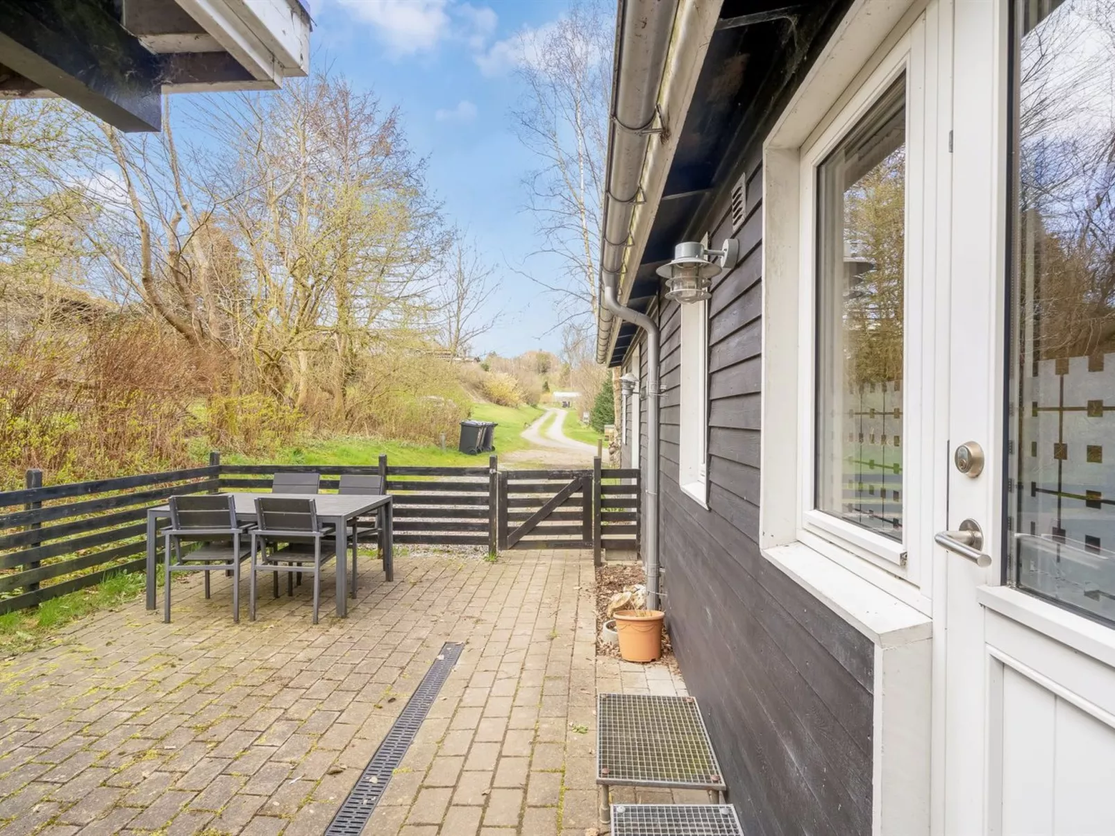 "Self" - 400m to the fjord-Buiten