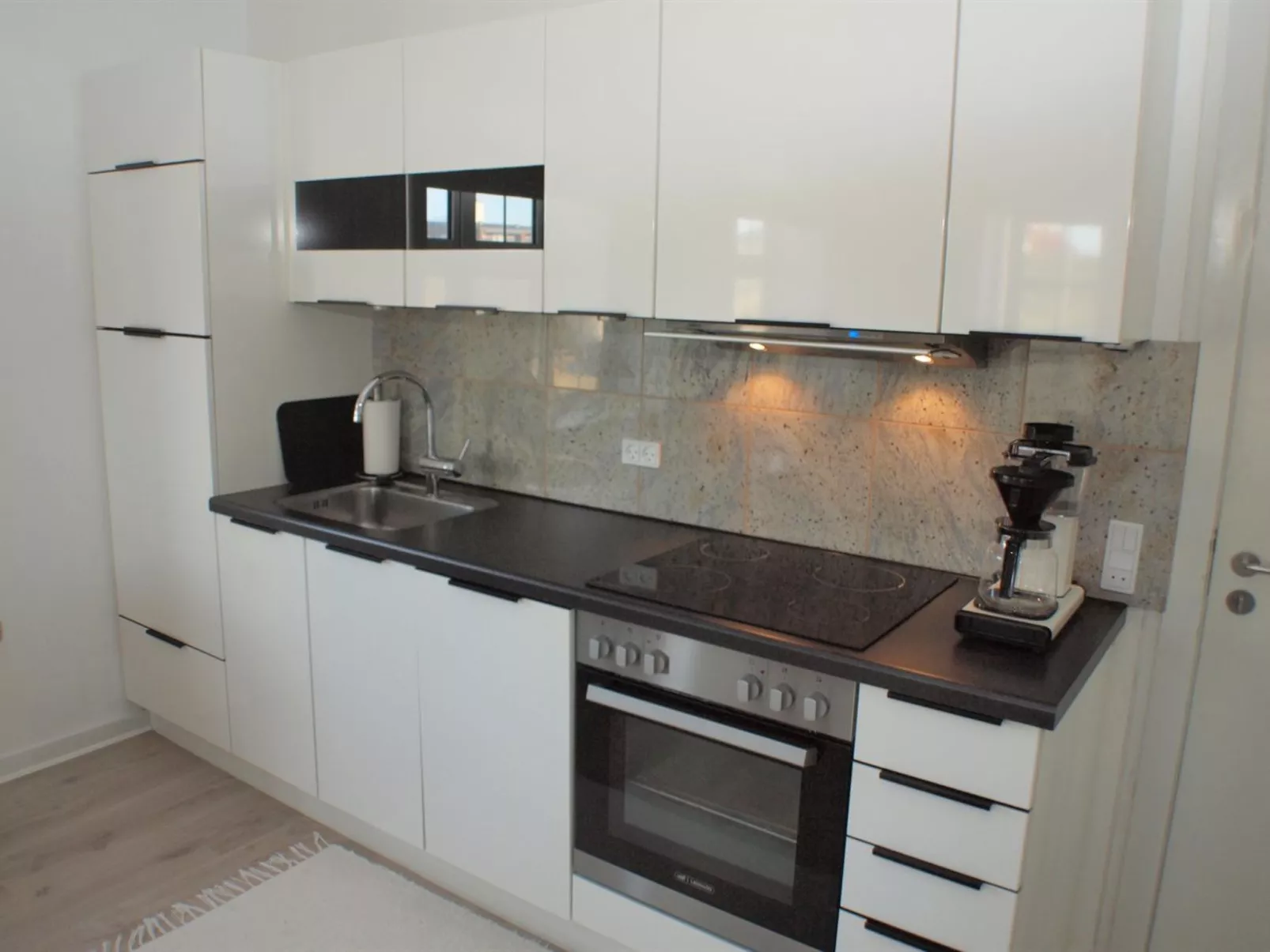 "Lenaya" - 75m from the sea-Binnen