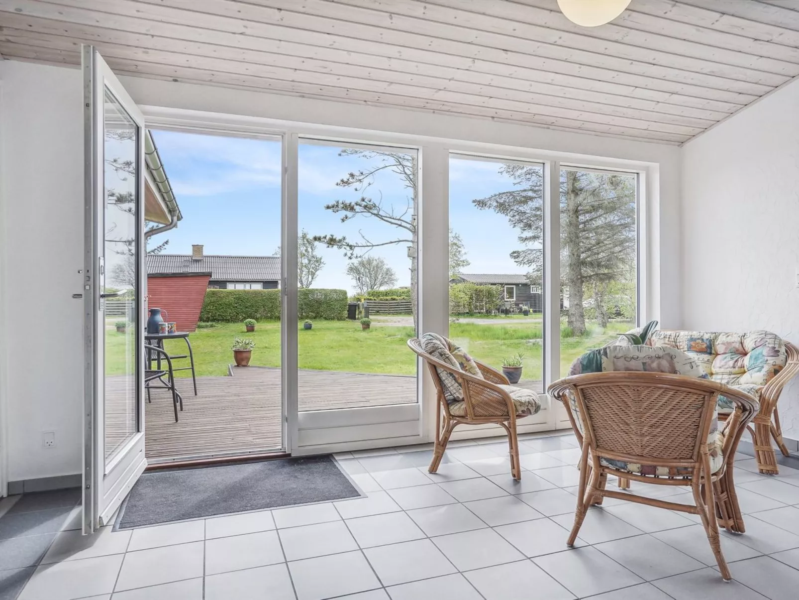 "Rayla" - 150m from the sea-Binnen