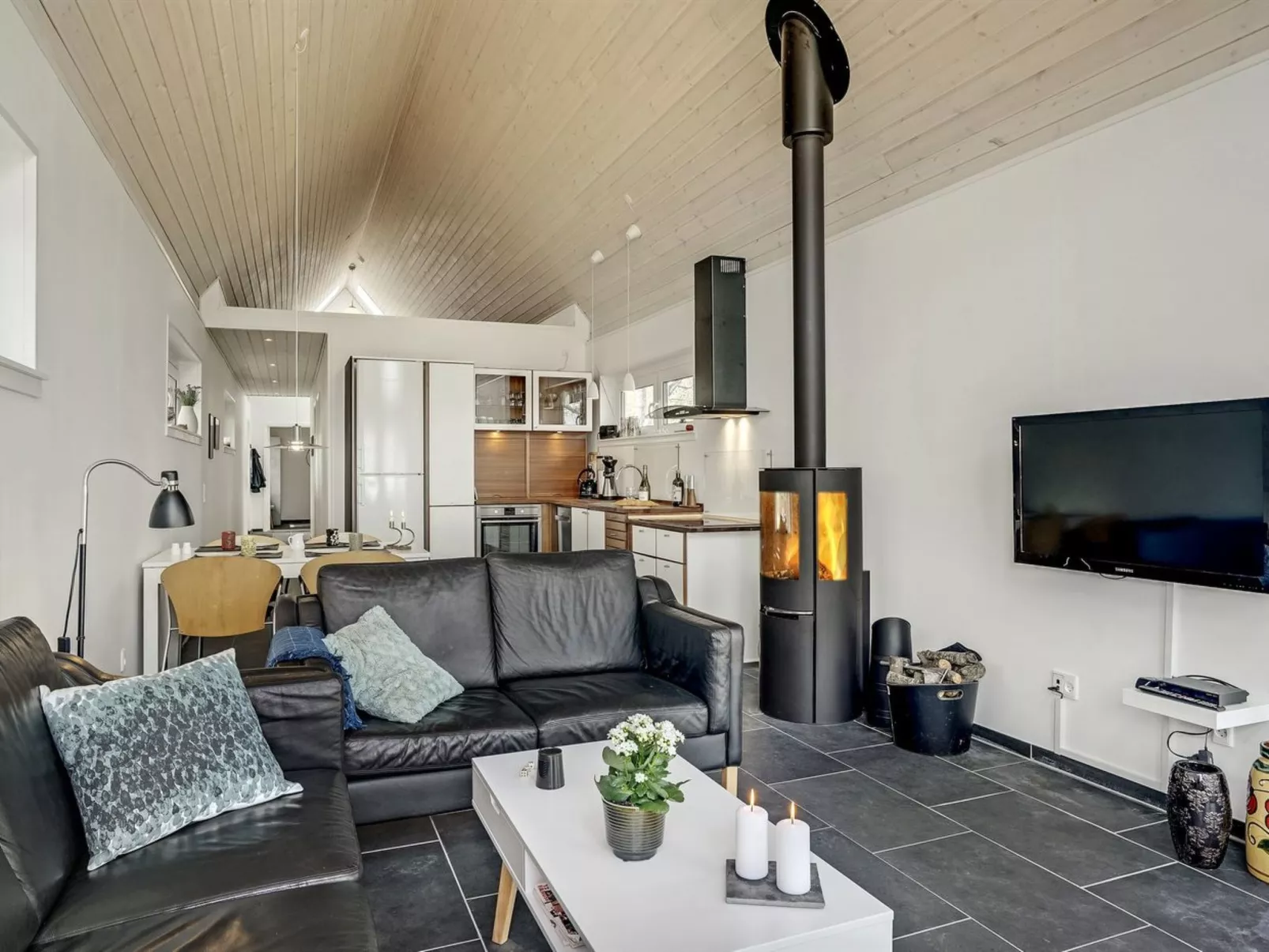 "Angelita" - 80m to the fjord-Binnen