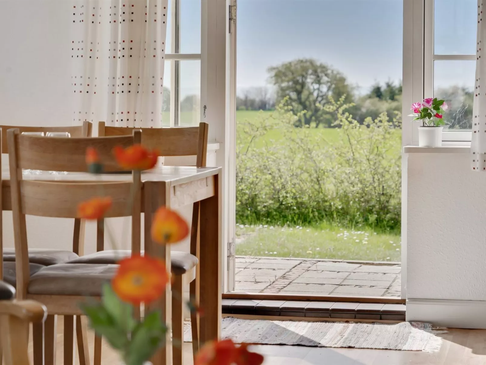 "Store" - 700m from the sea-Binnen